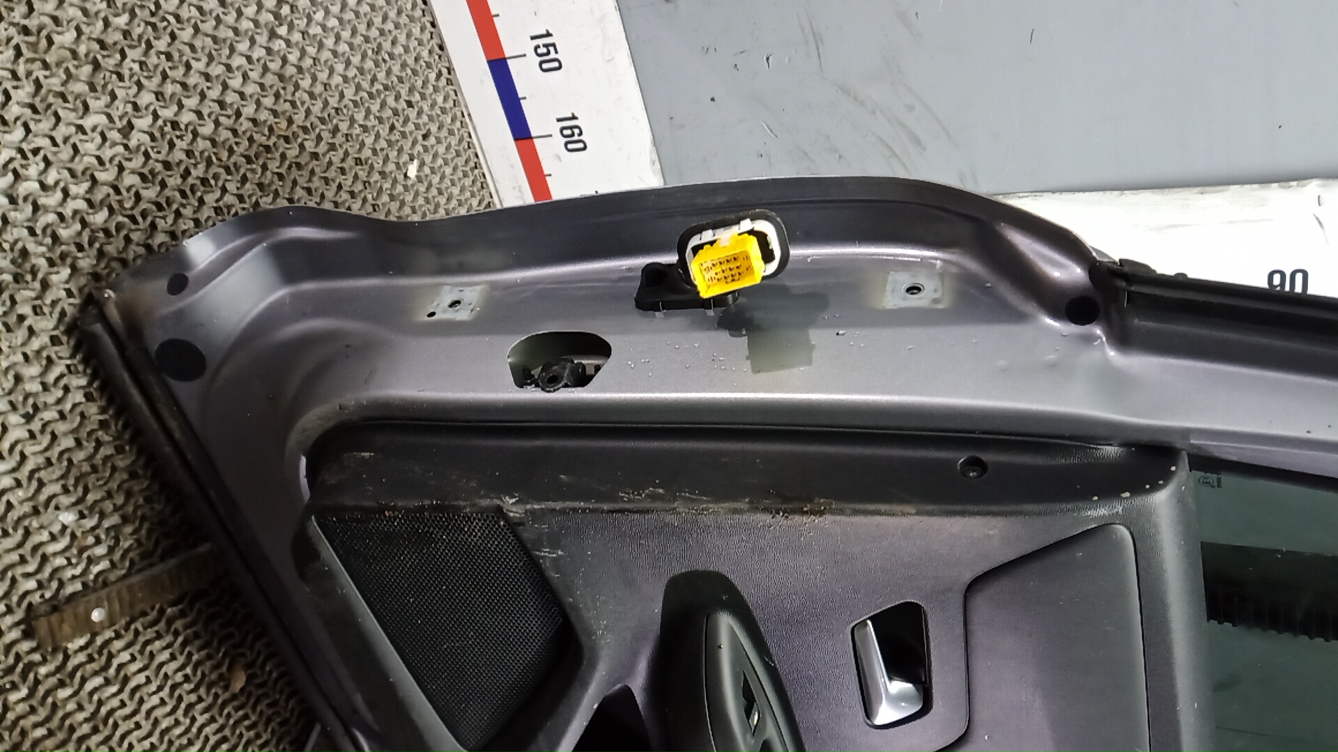 Дверь задняя правая