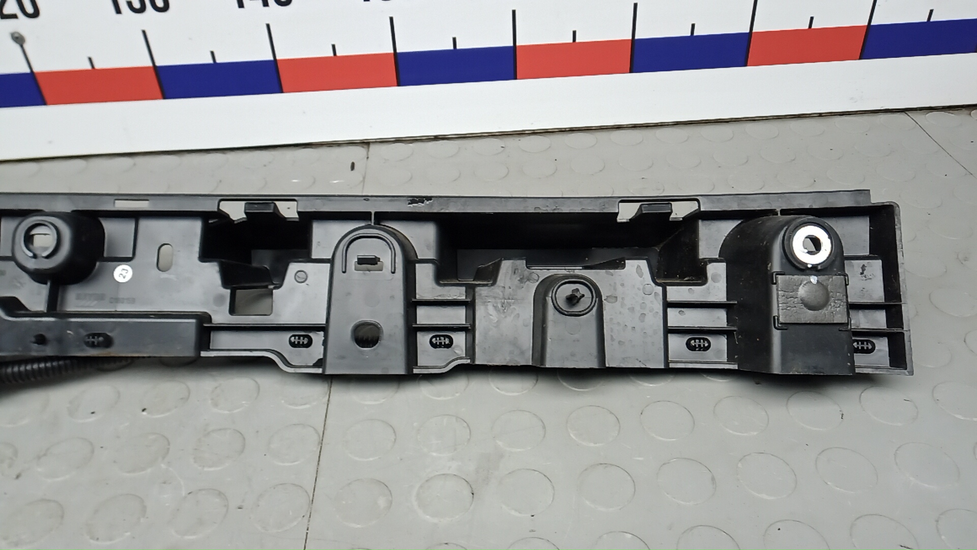 Кронштейн заднего бампера