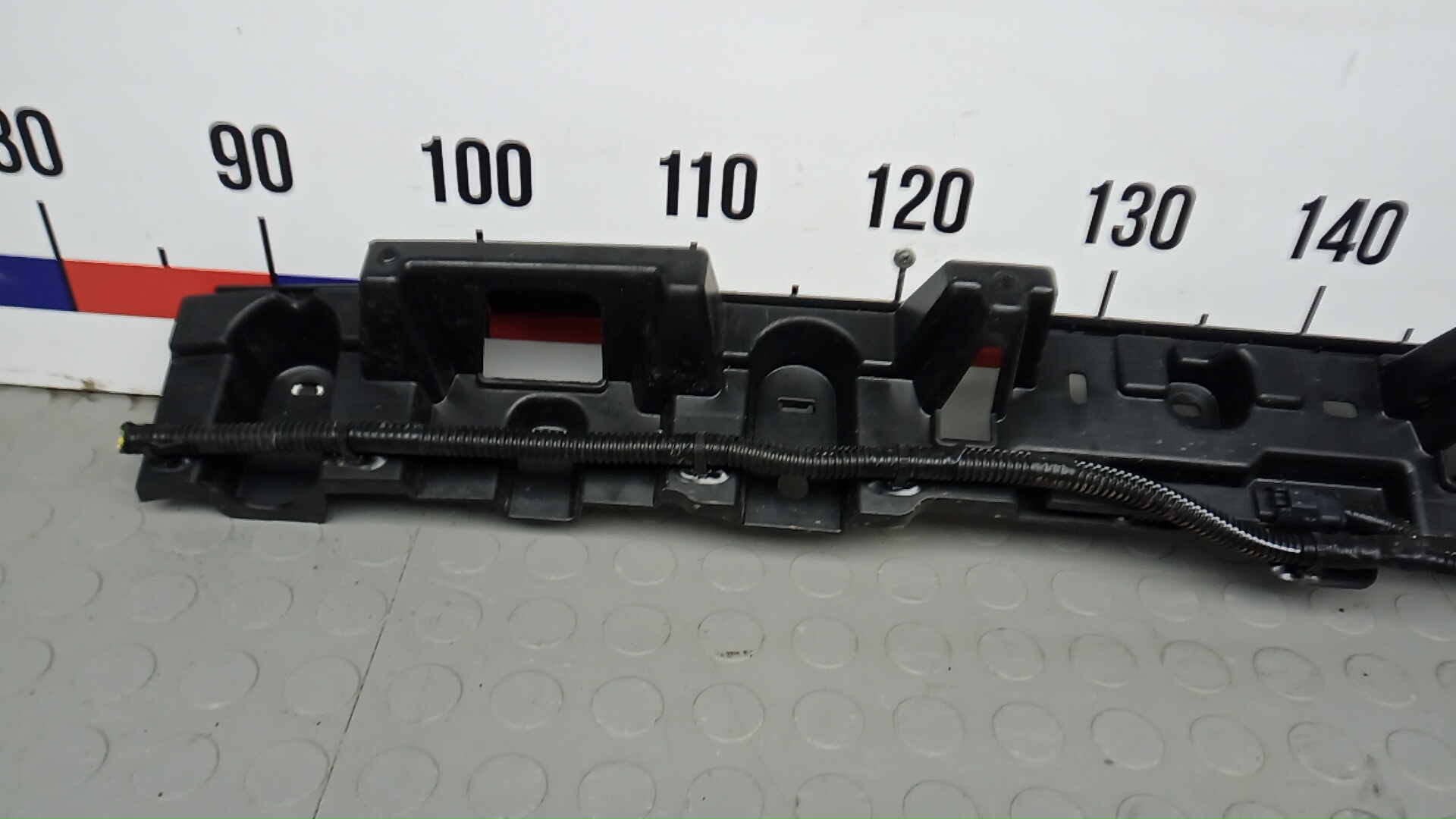 Кронштейн заднего бампера