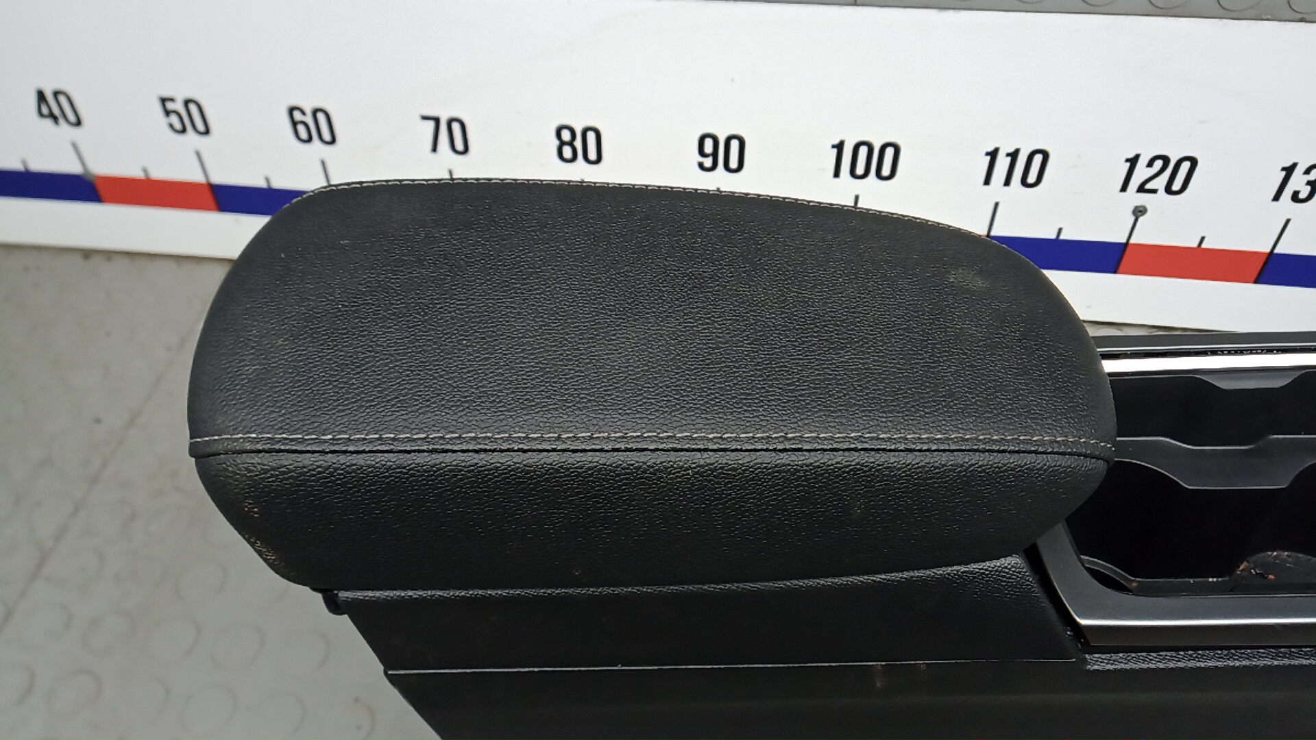 Подлокотник