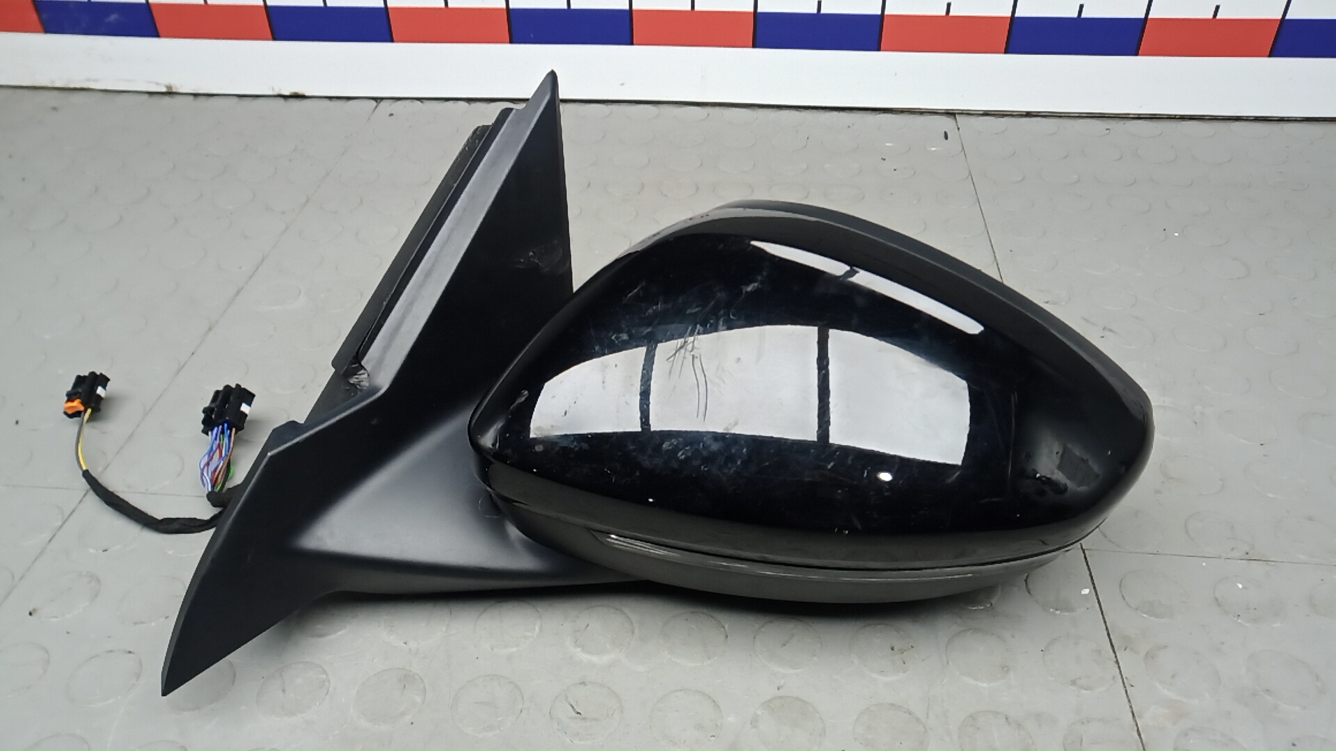 Зеркало левое электрическое