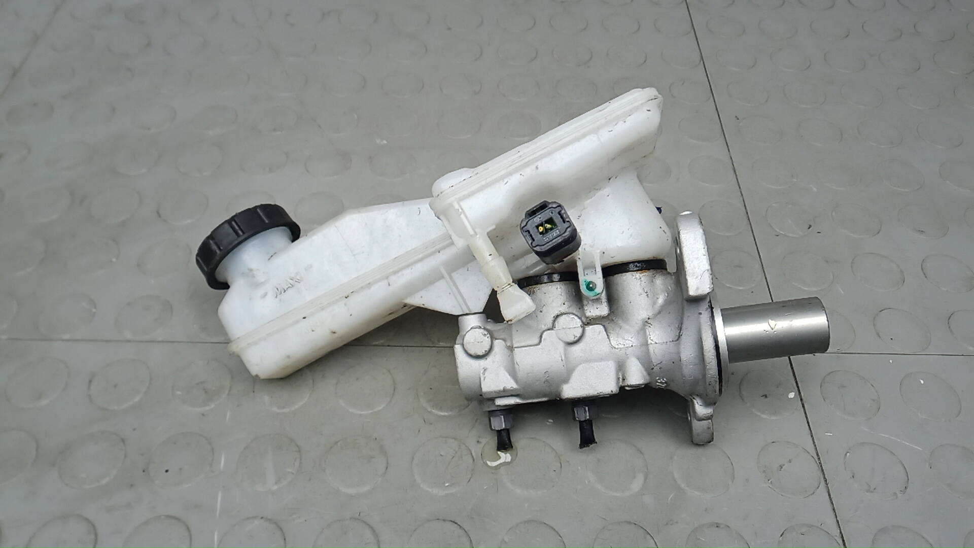 Цилиндр тормозной главный