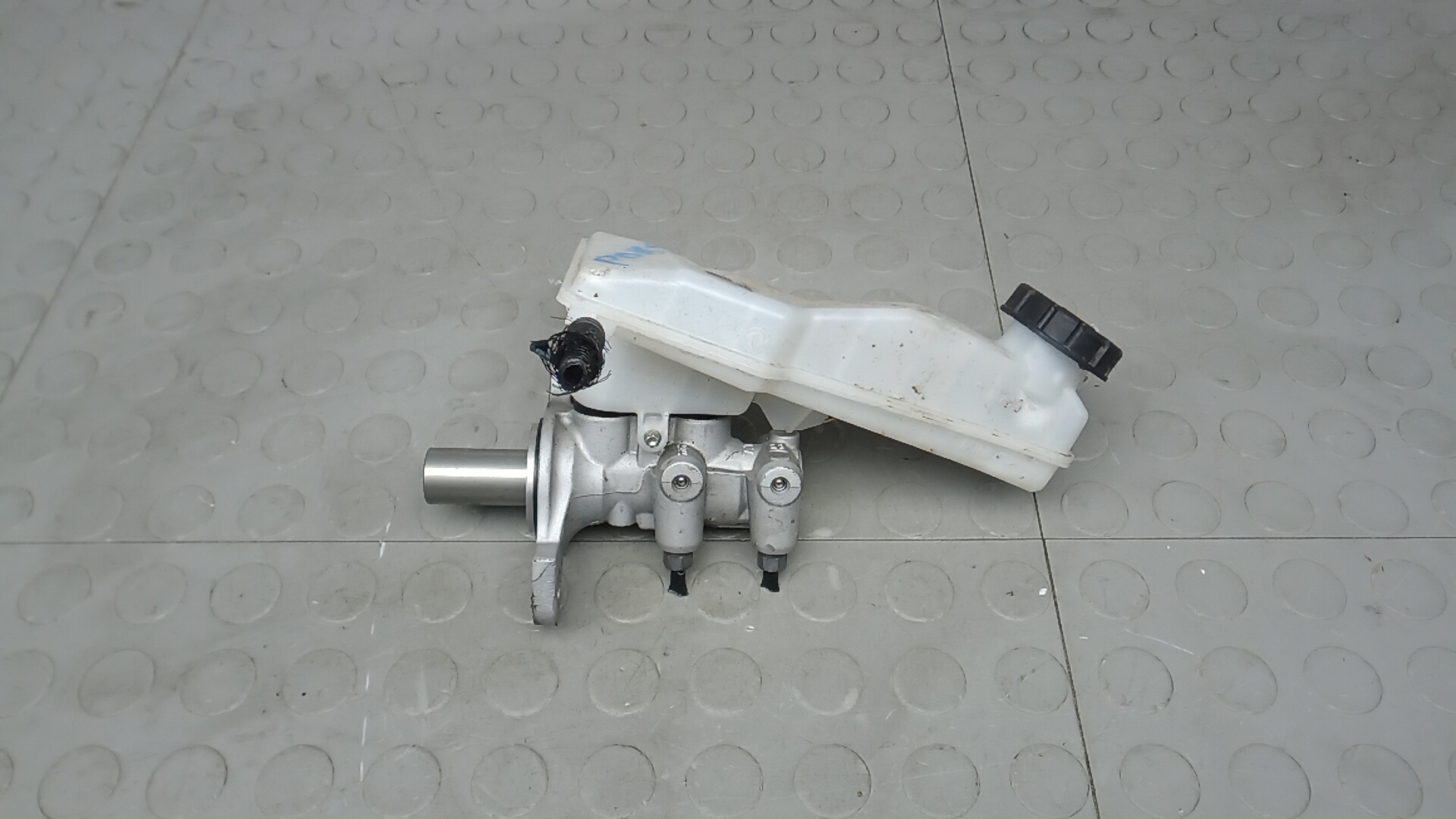 Цилиндр тормозной главный