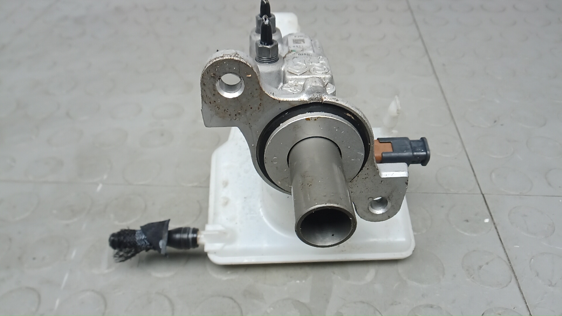 Цилиндр тормозной главный