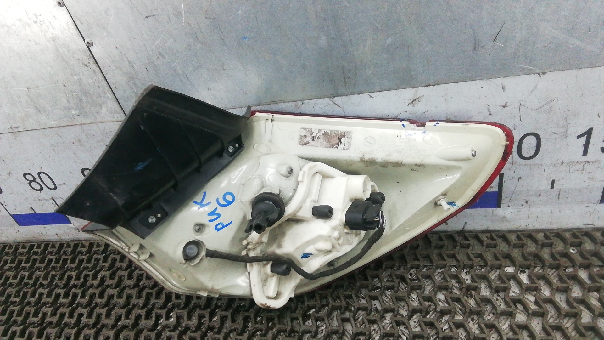 Фонарь задний левый