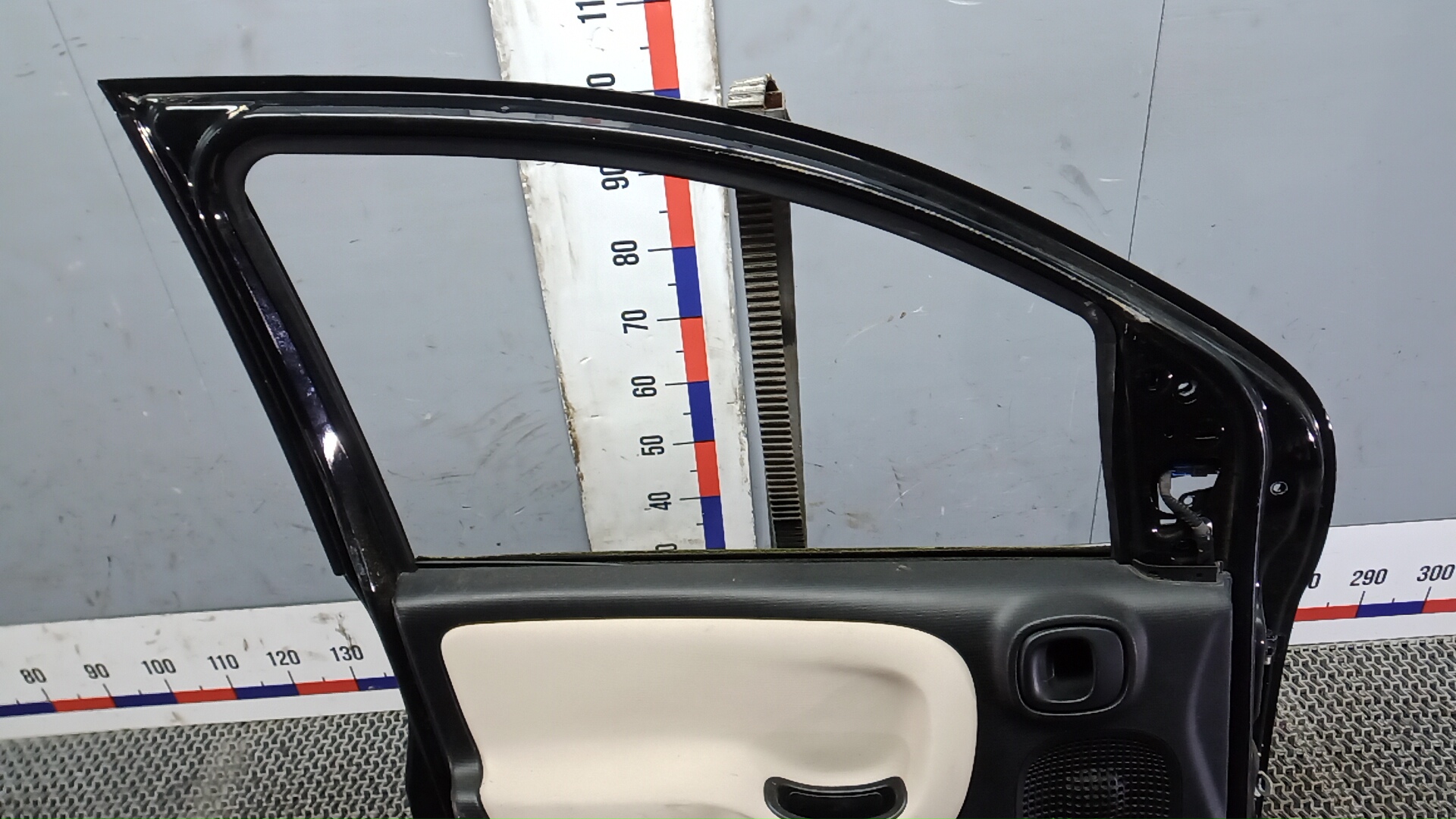 Дверь передняя левая