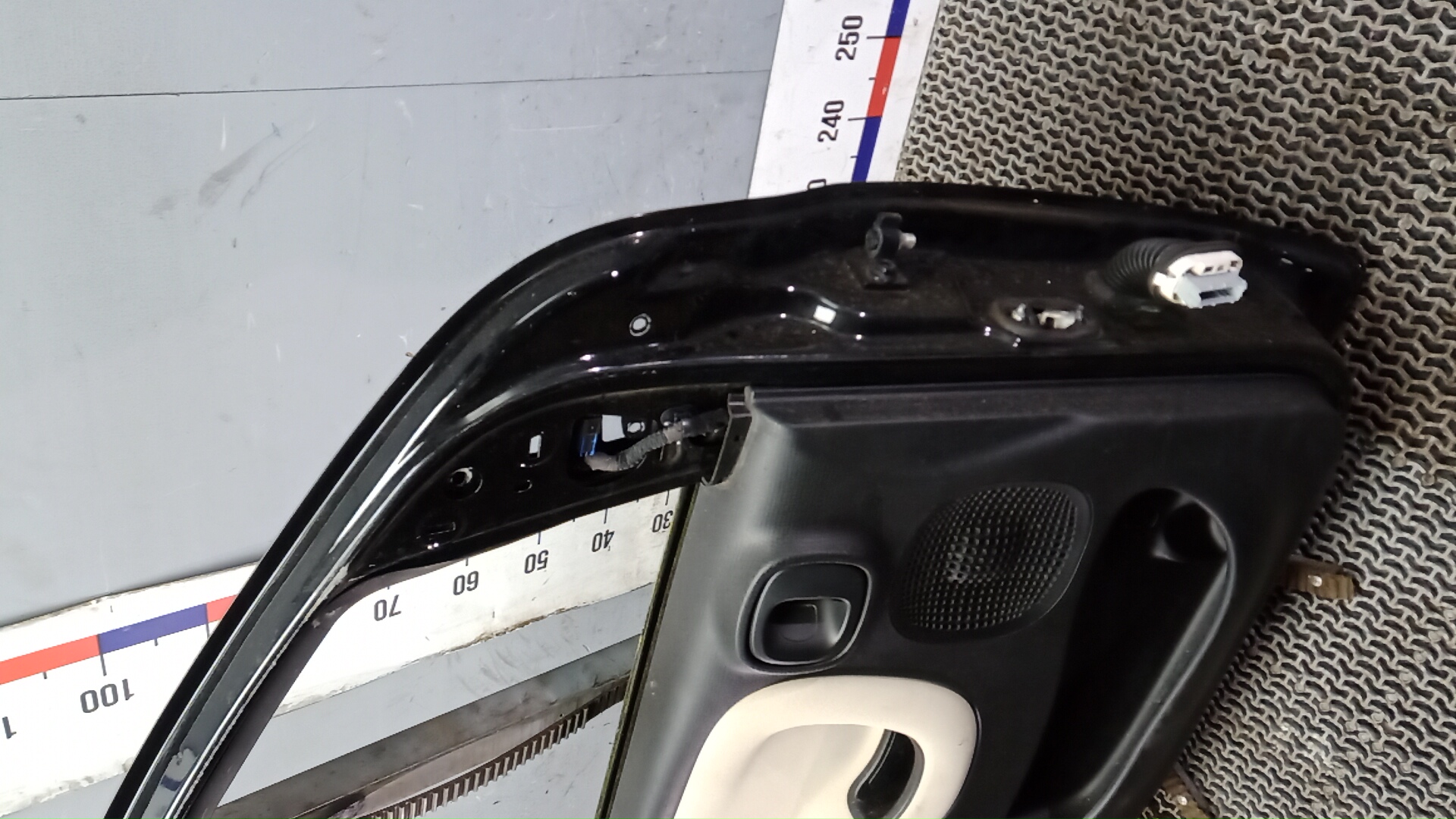 Дверь передняя левая