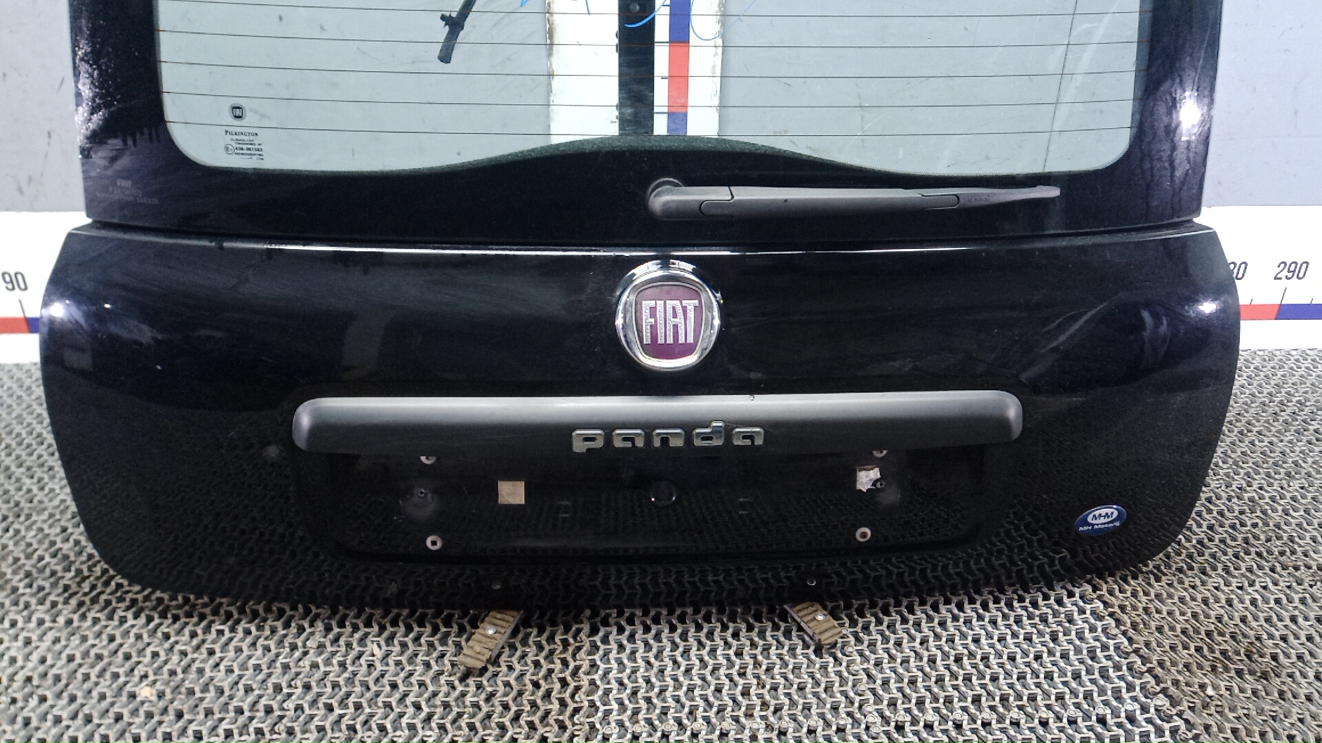 Дверь багажника