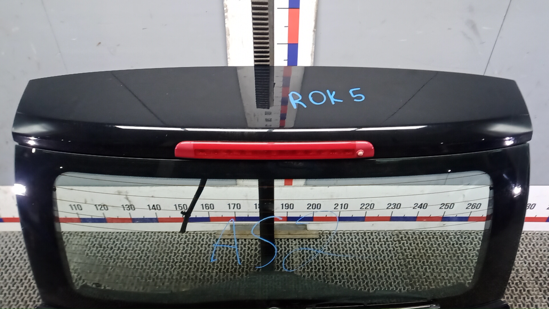 Дверь багажника