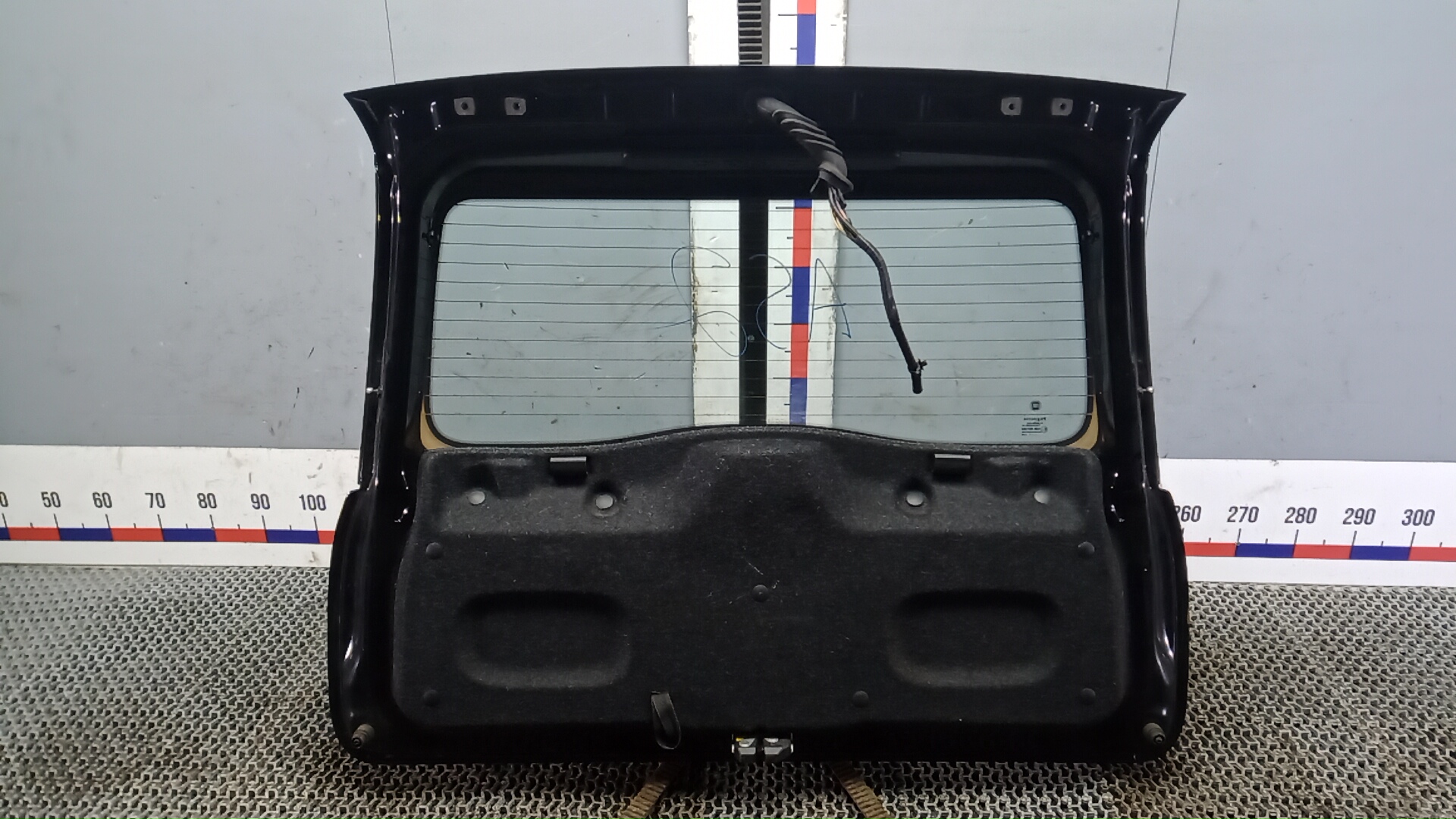 Дверь багажника