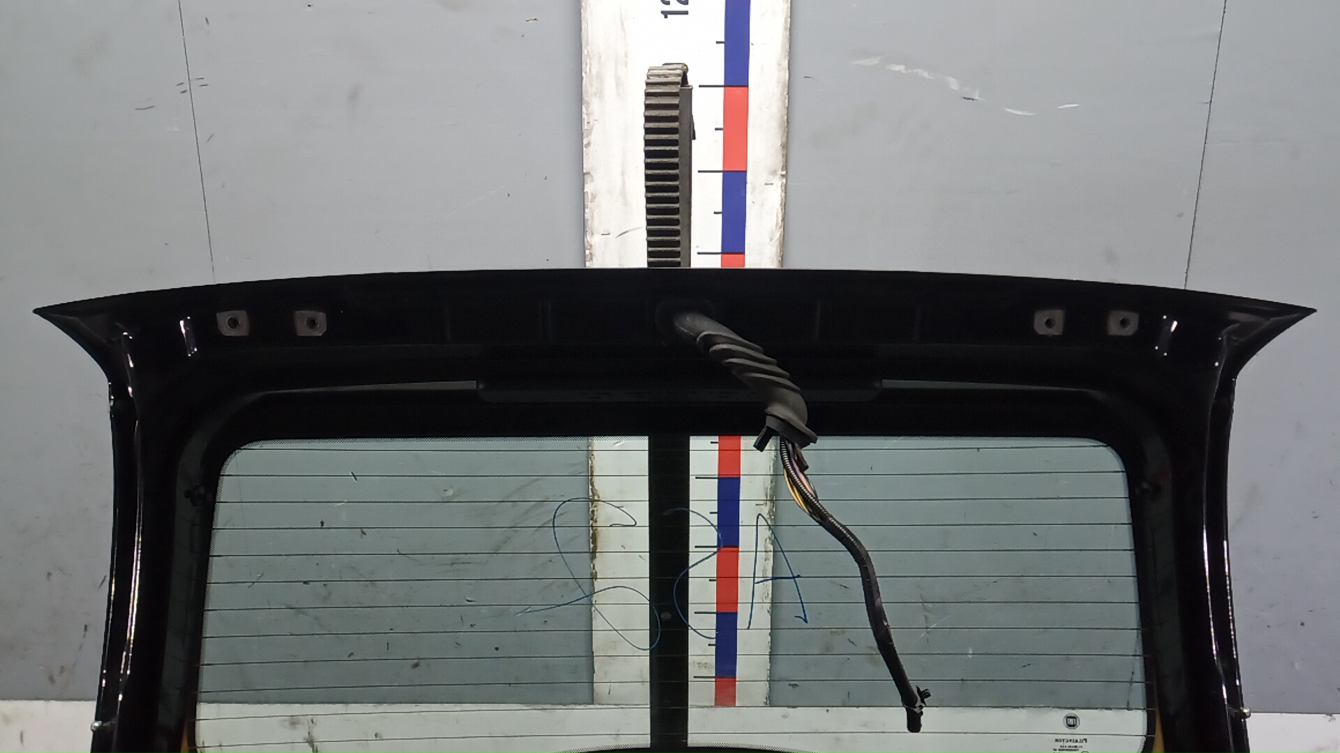 Дверь багажника