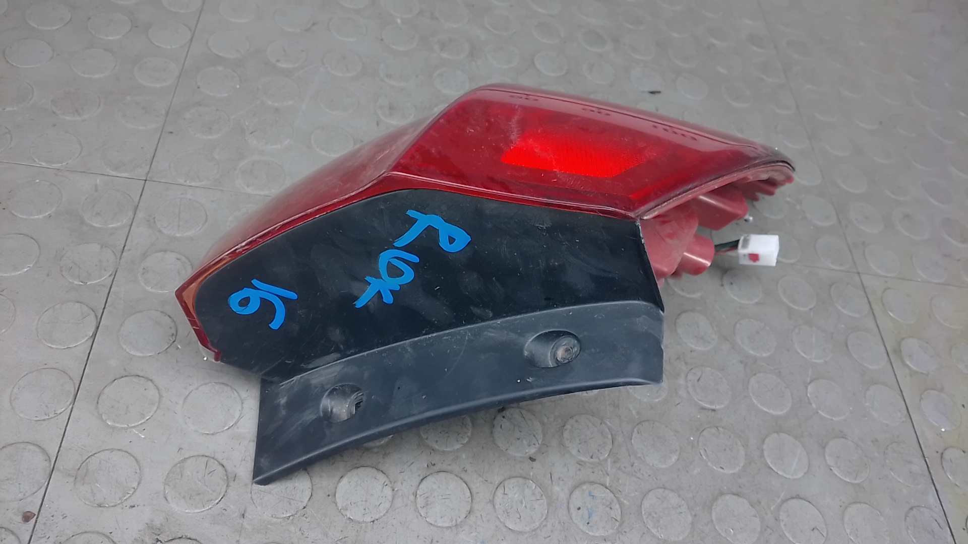 Фонарь задний левый