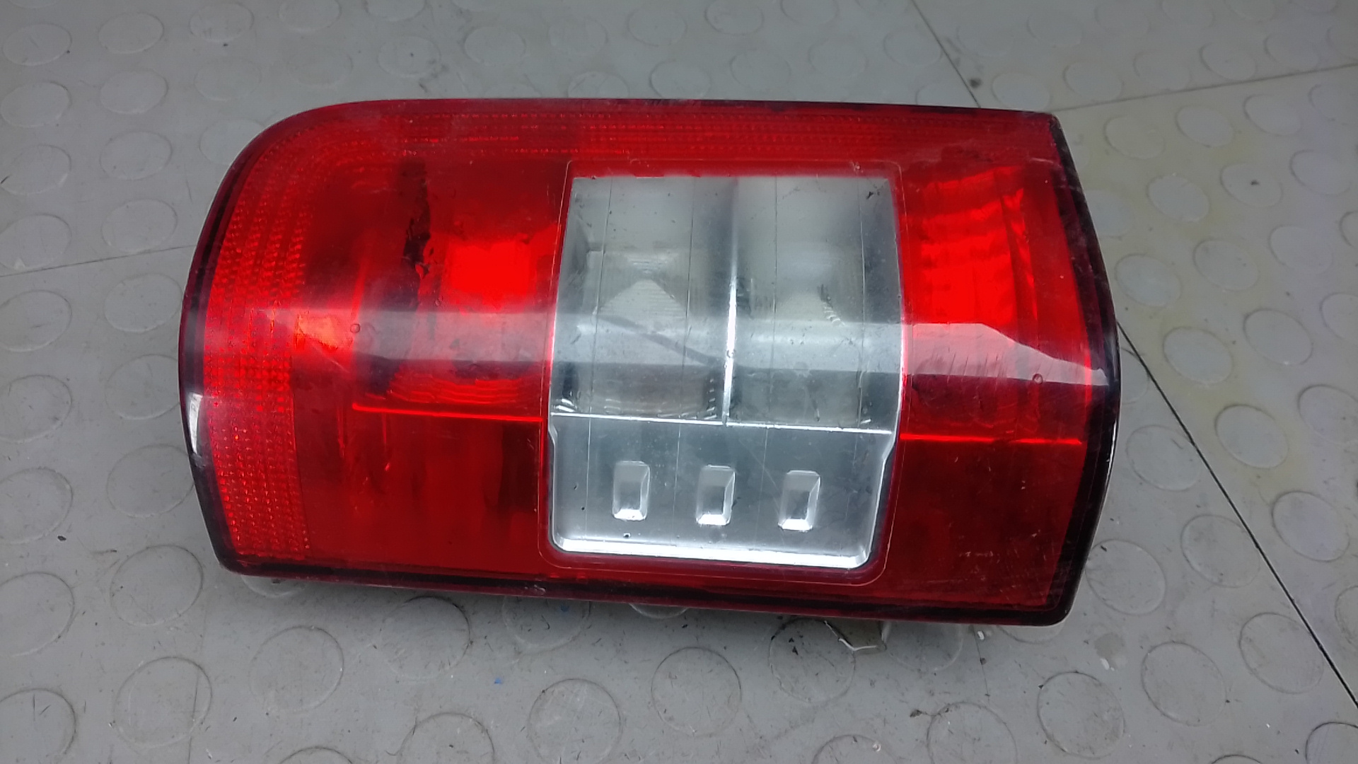 Фонарь задний левый