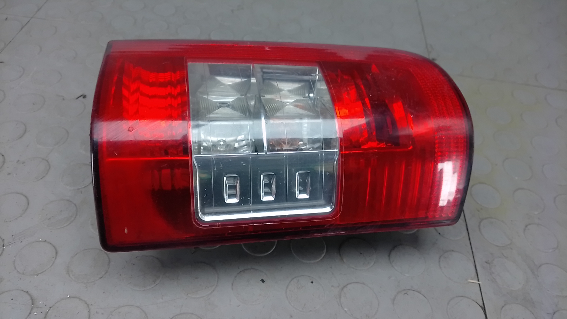 Фонарь задний правый