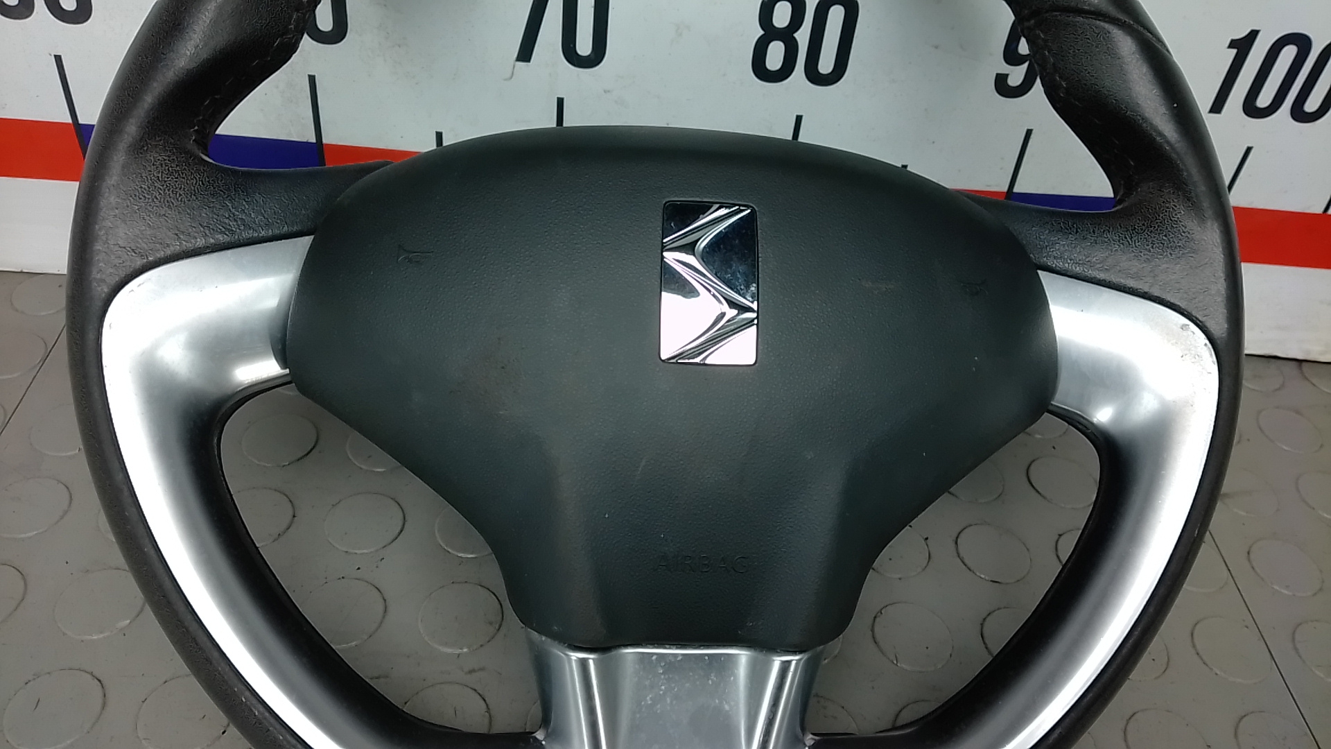 Рулевое колесо (руль)