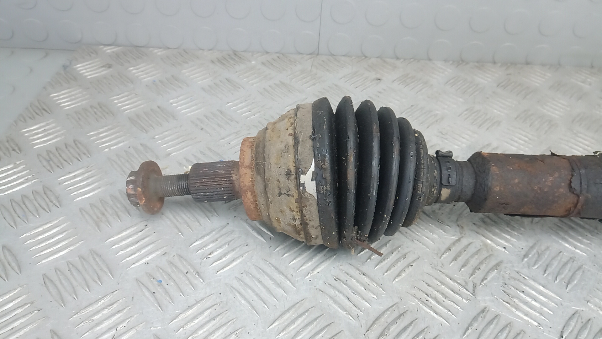 Полуось передняя правая