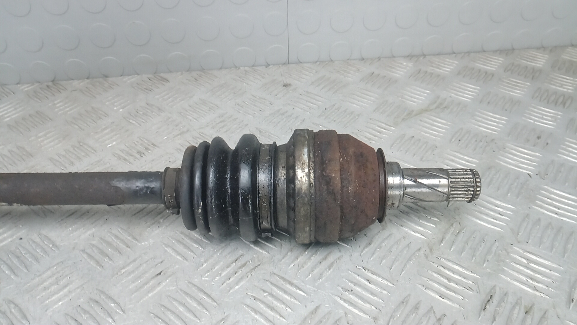 Полуось передняя левая