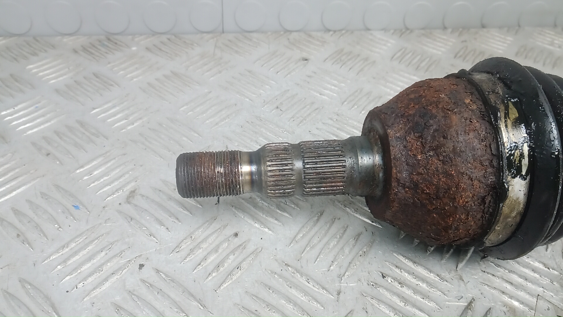 Полуось передняя левая