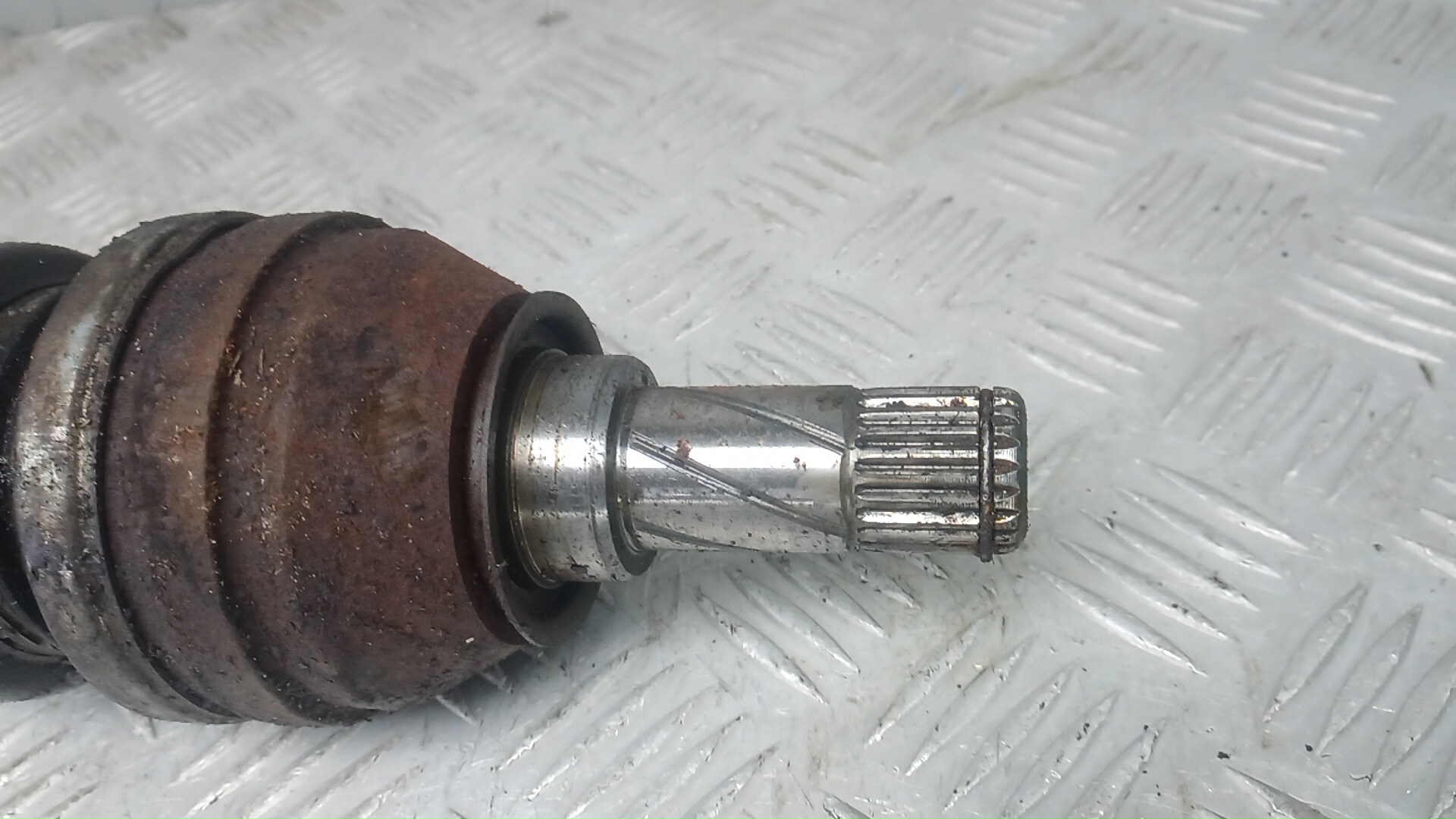 Полуось передняя левая