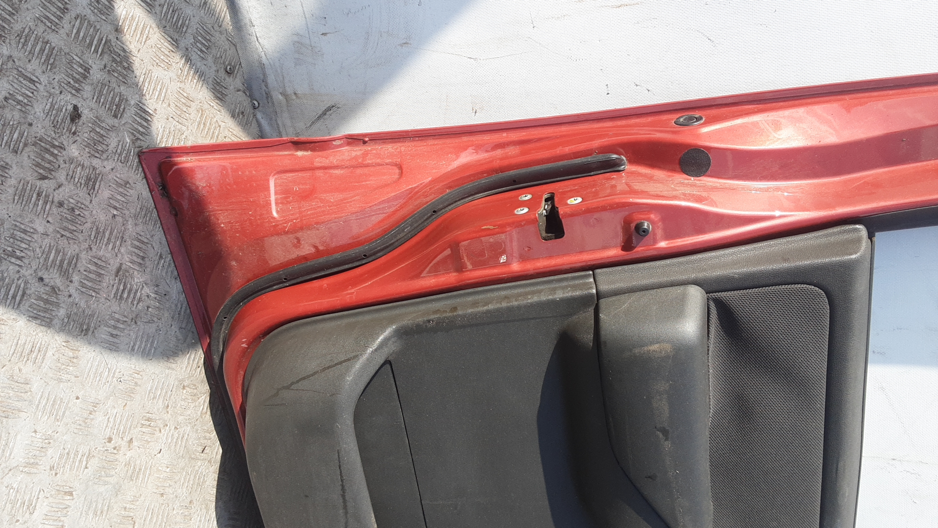 Дверь передняя левая