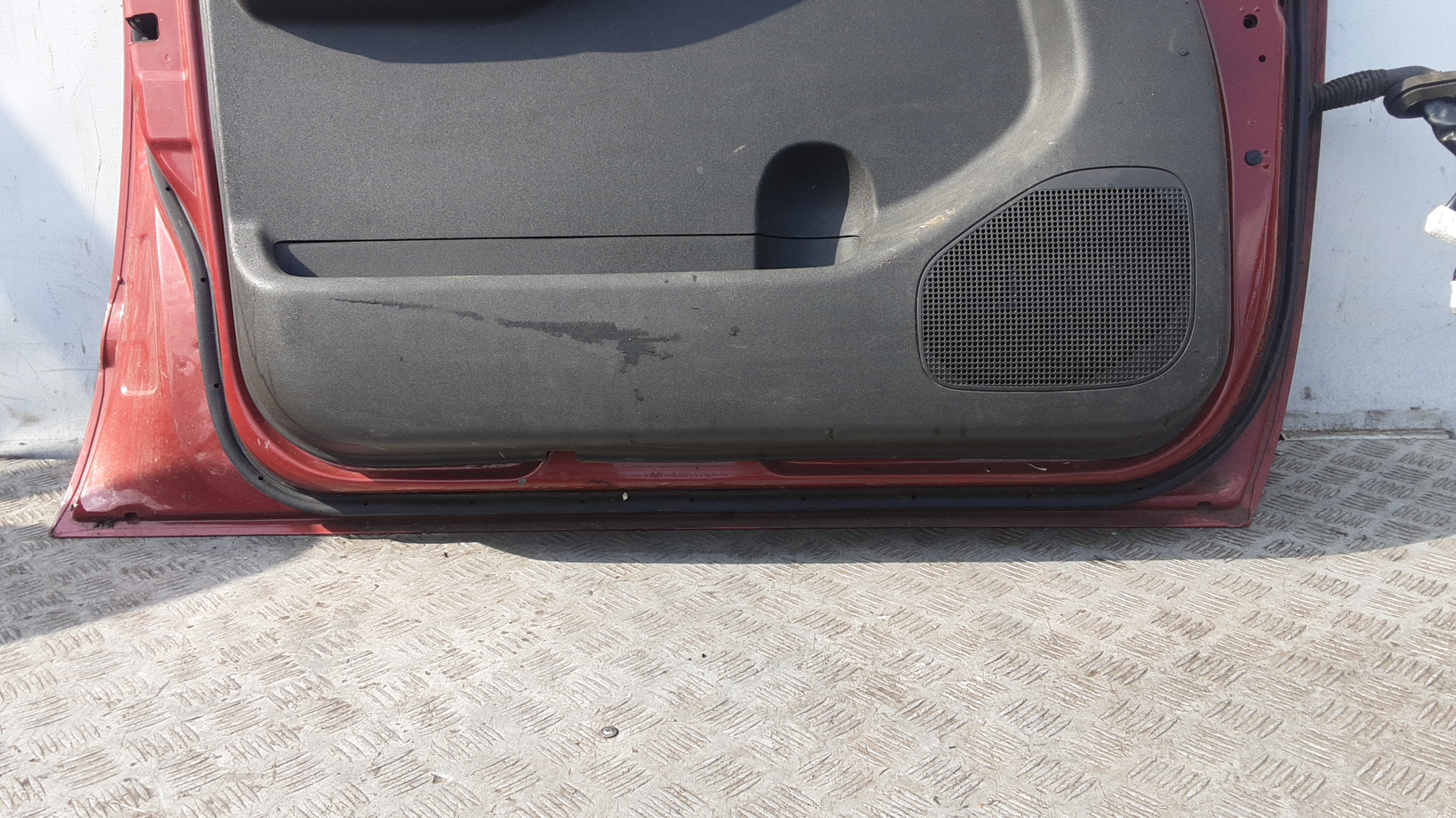 Дверь передняя левая