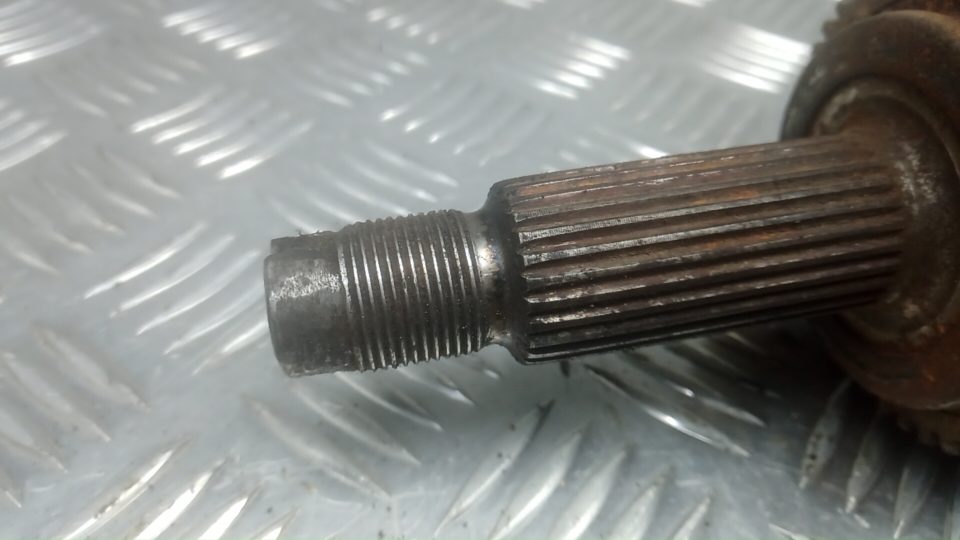 Полуось передняя правая