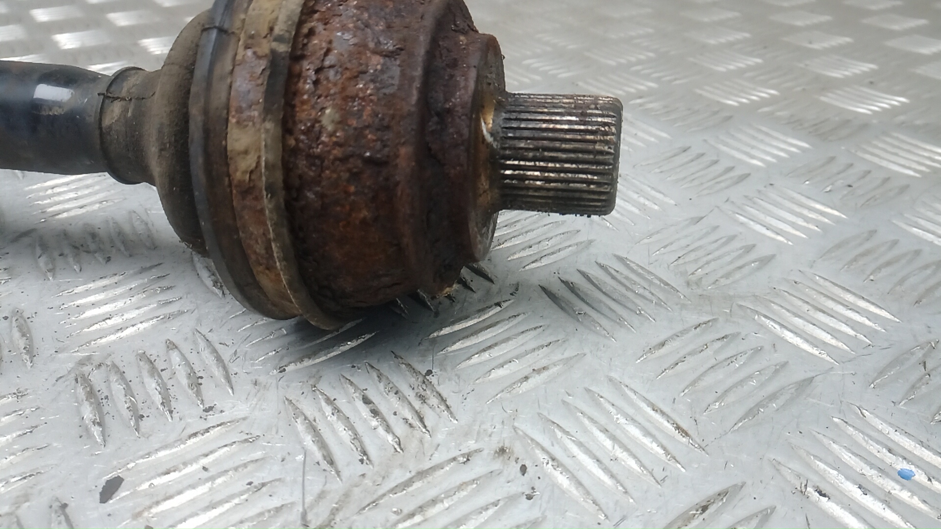 Полуось задняя левая