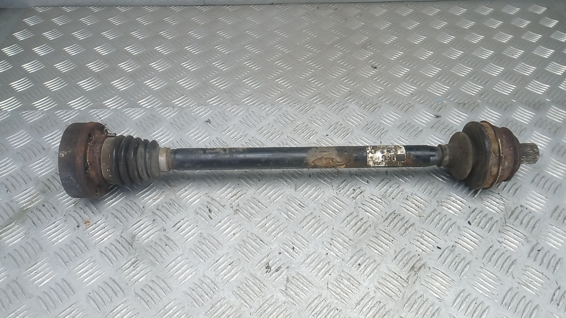 Полуось задняя левая