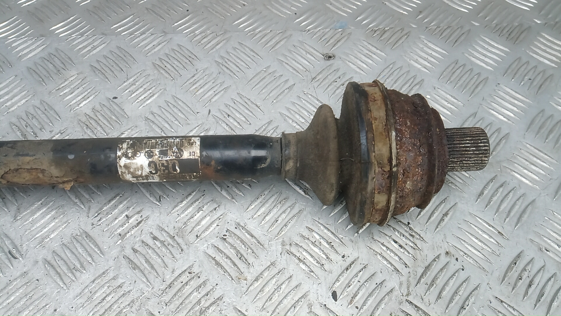 Полуось задняя левая