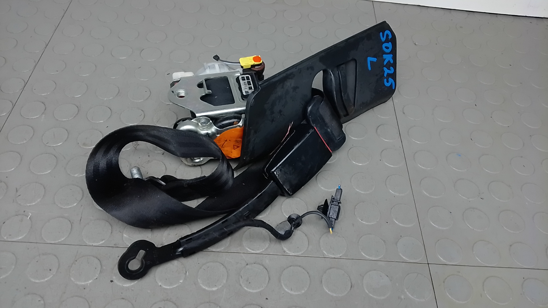 Ремень безопасности с пиропатроном