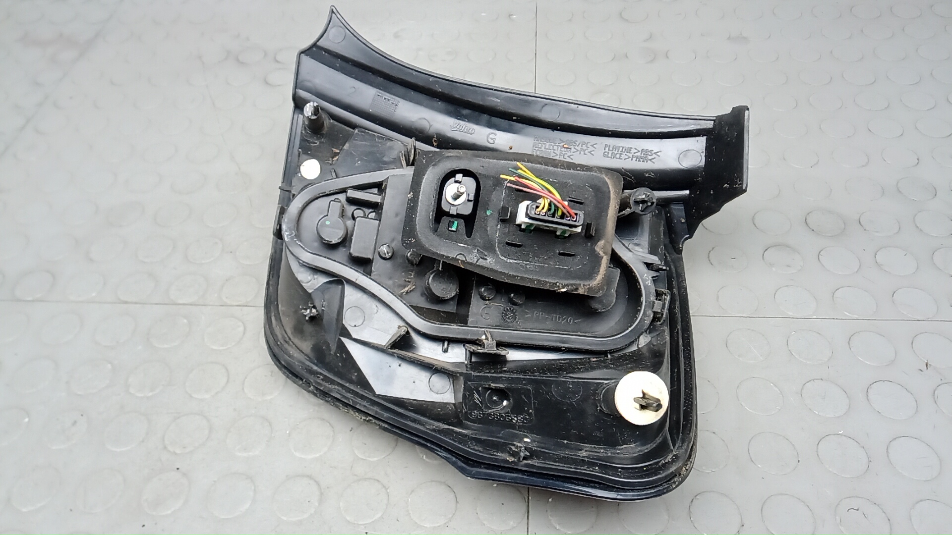 Фонарь задний левый