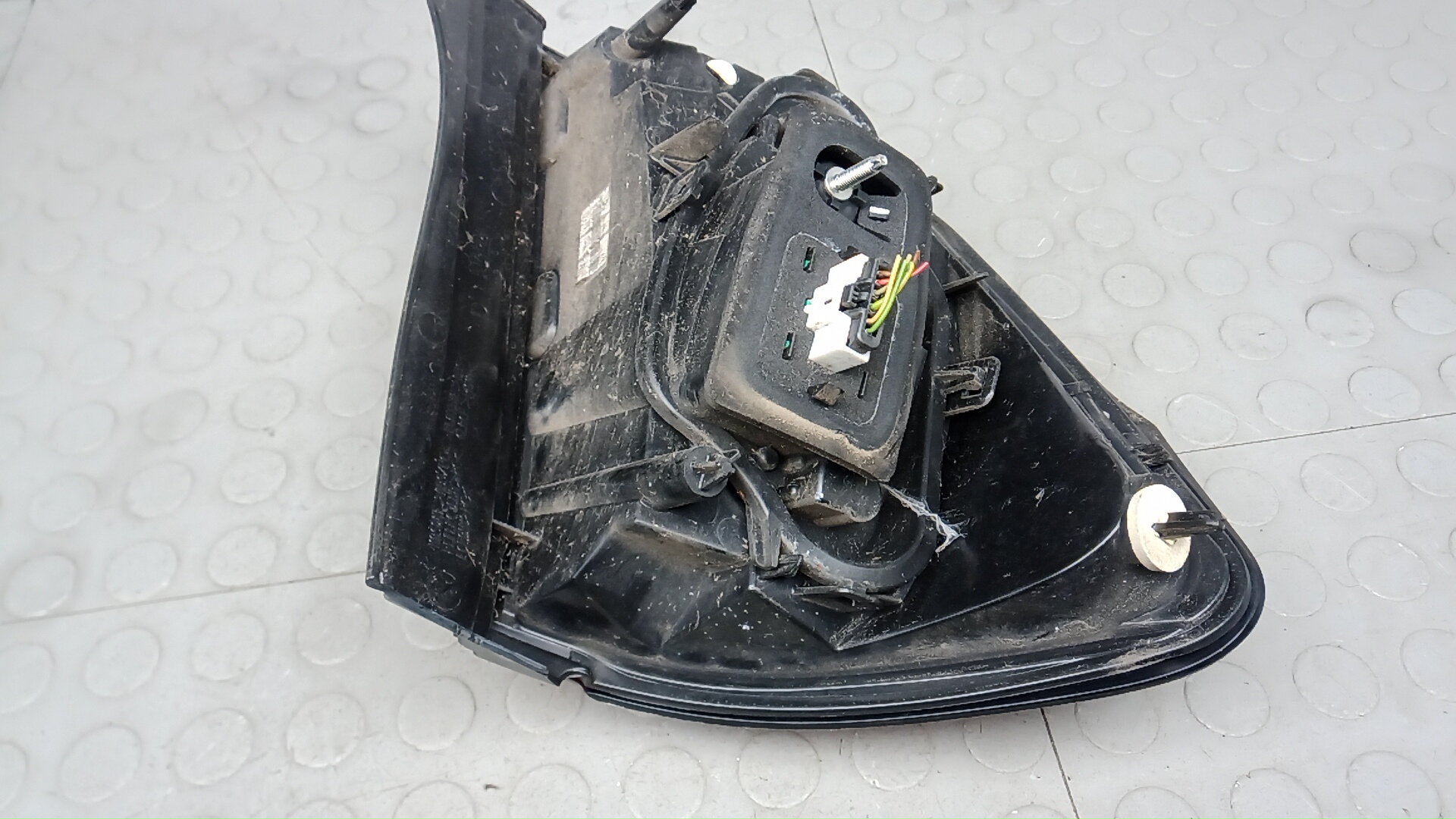 Фонарь задний правый