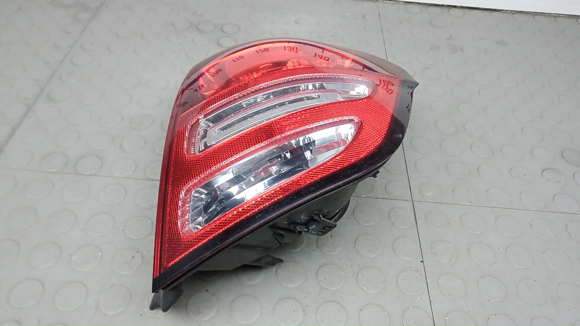 Фонарь задний правый