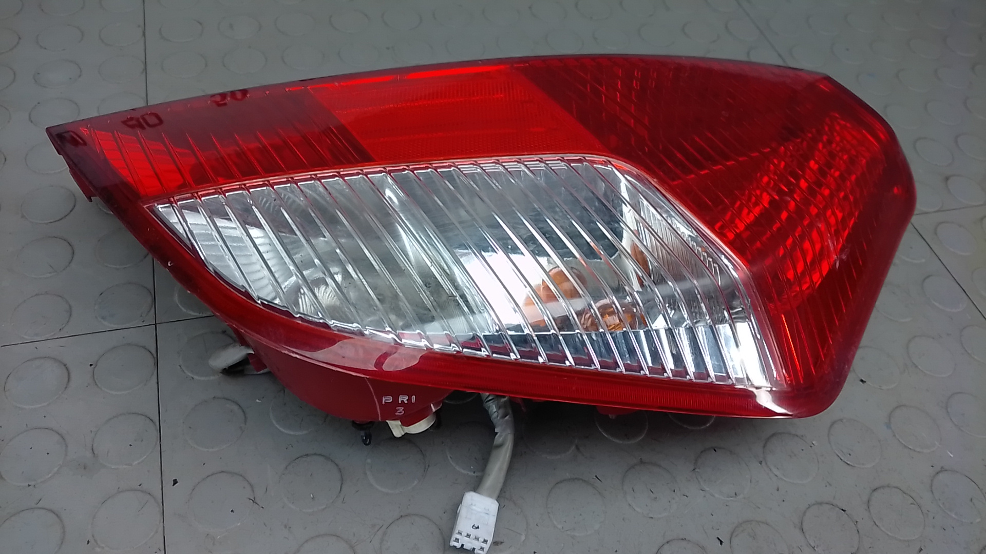 Фонарь задний правый
