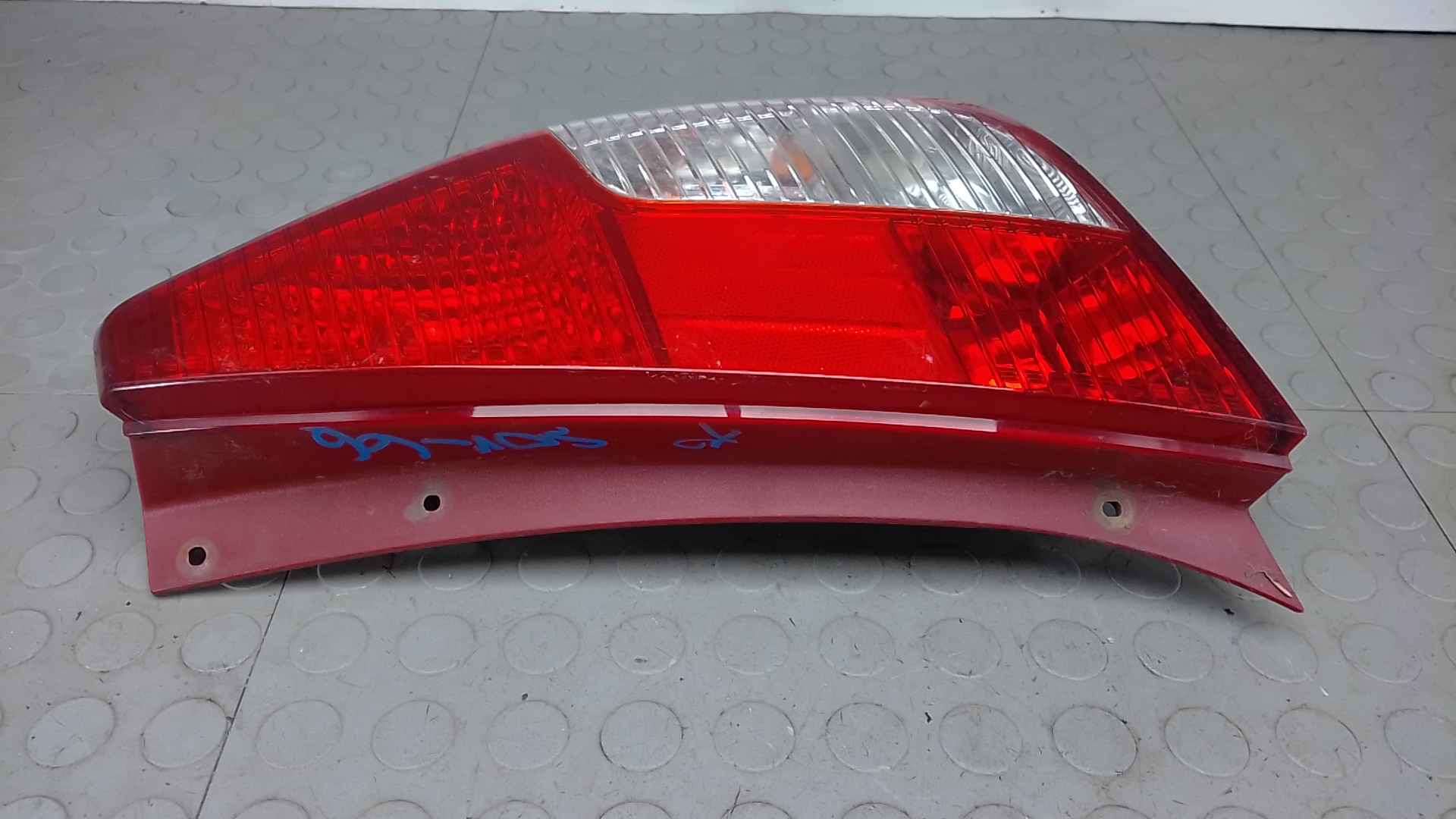 Фонарь задний правый