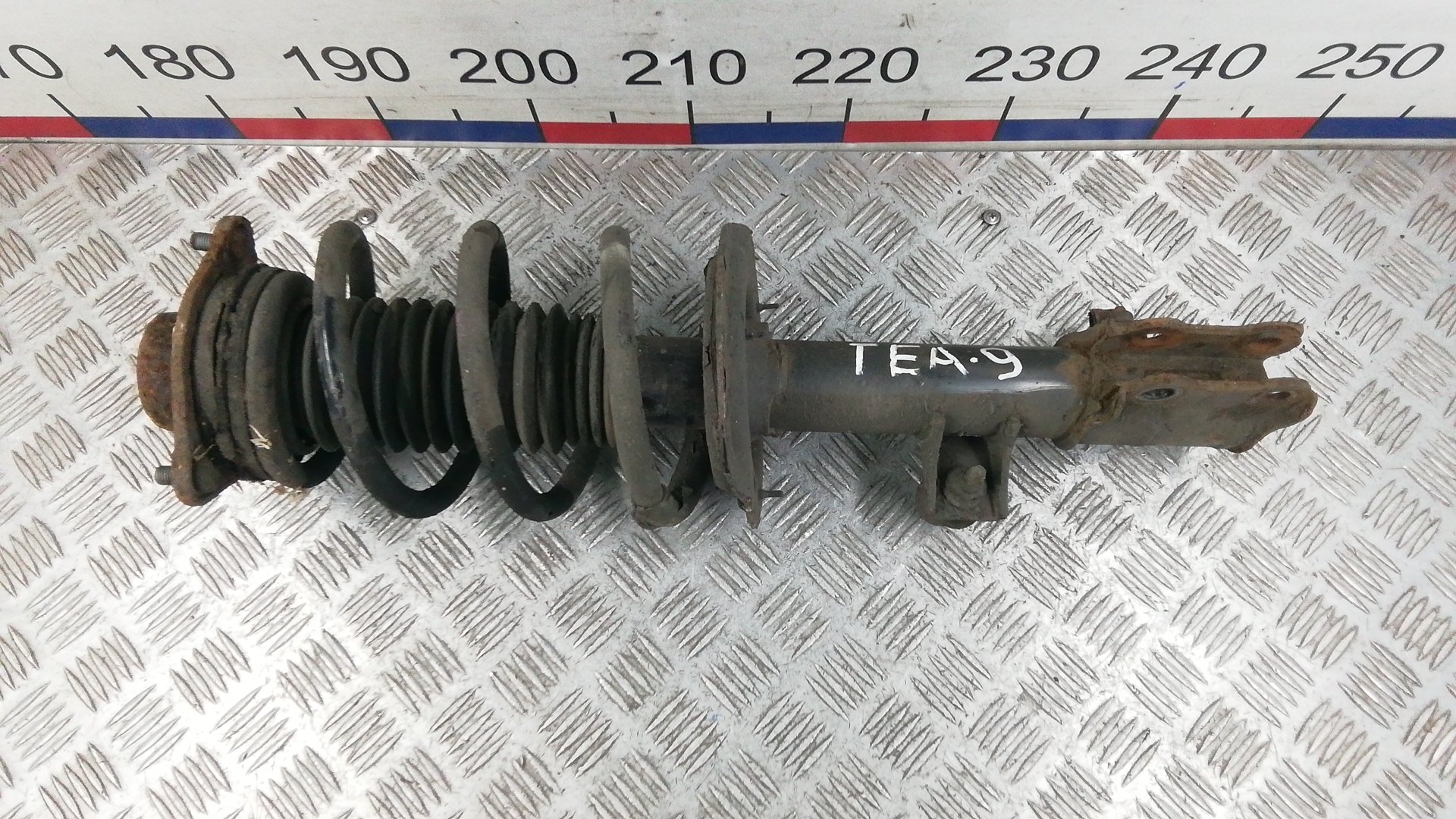 Амортизатор передний левый