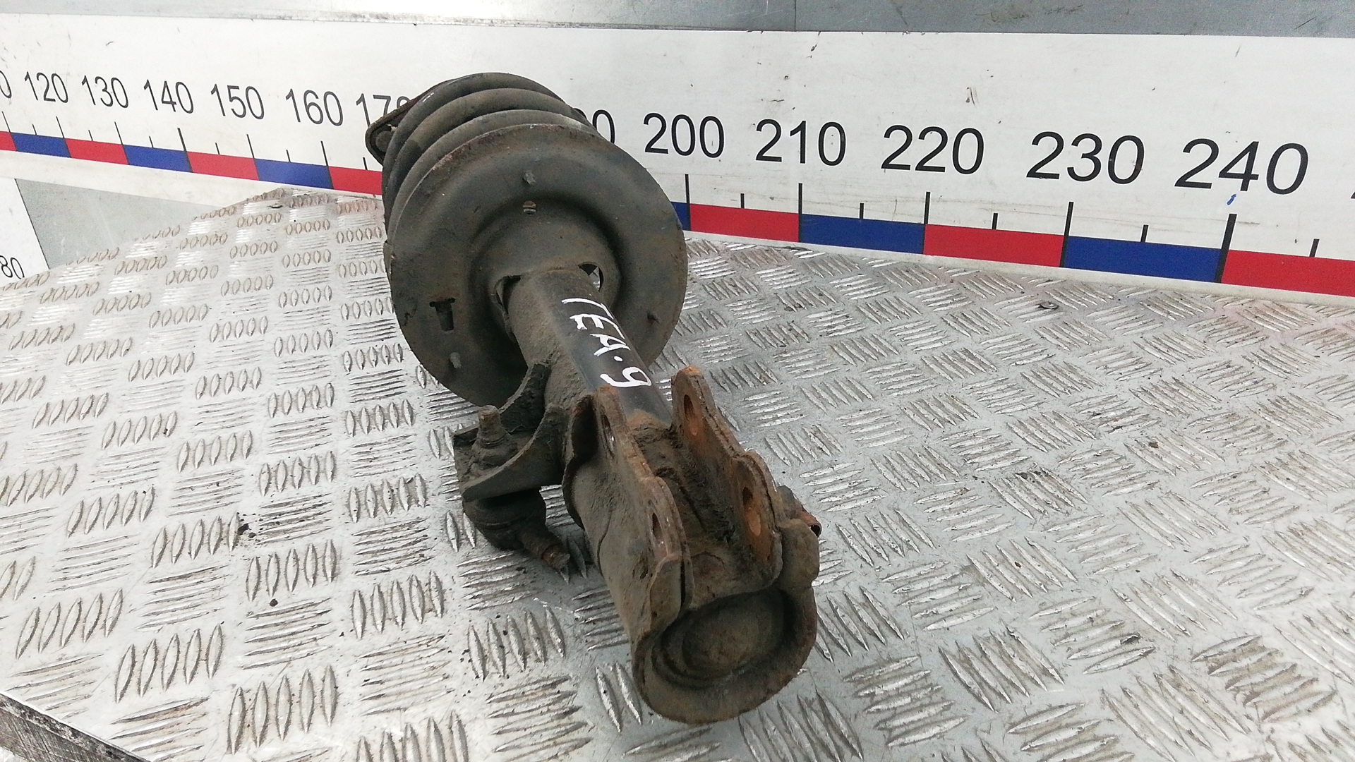 Амортизатор передний левый