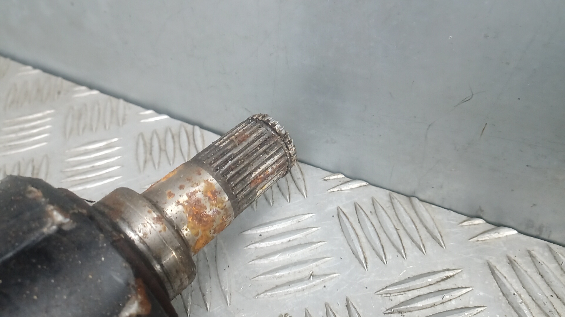 Полуось передняя правая