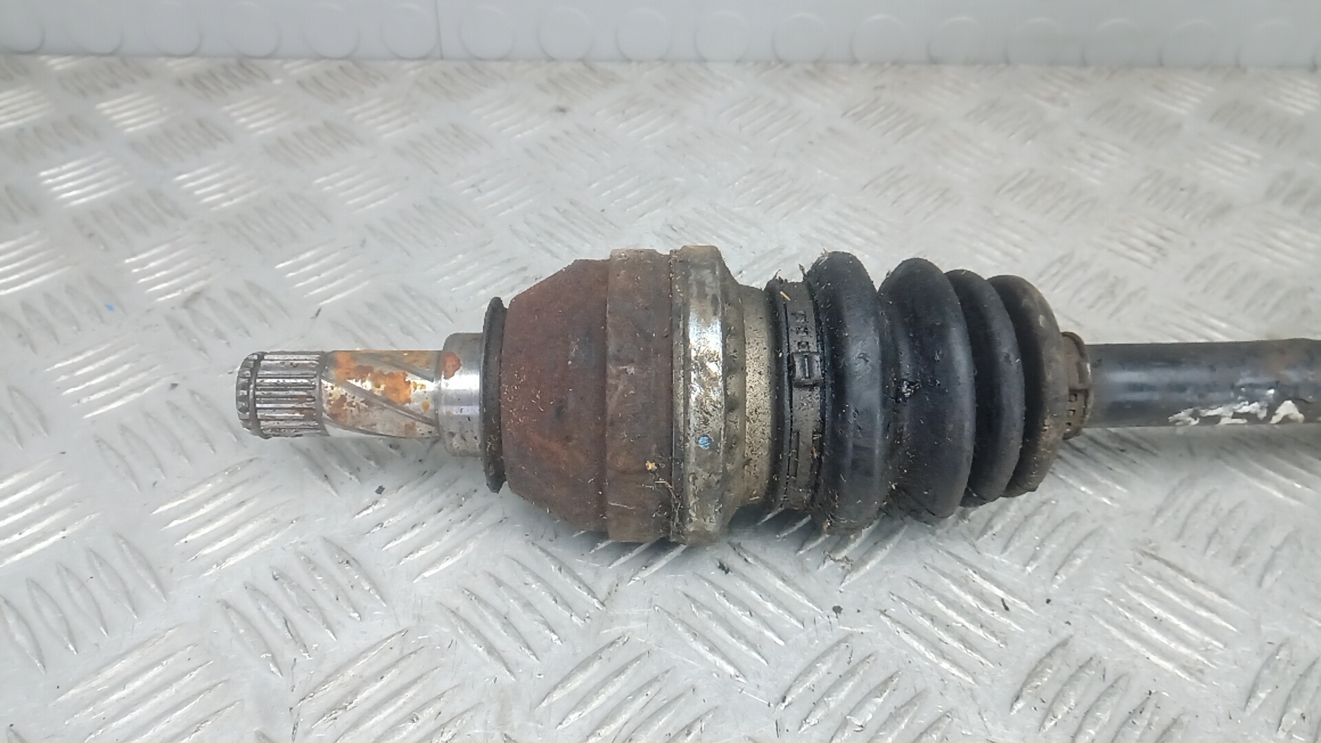 Полуось передняя левая