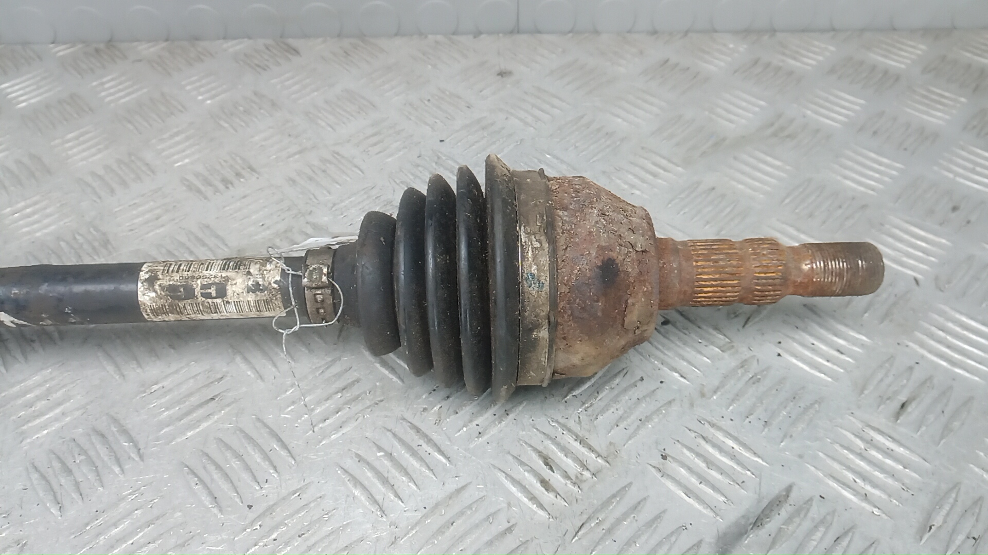 Полуось передняя левая