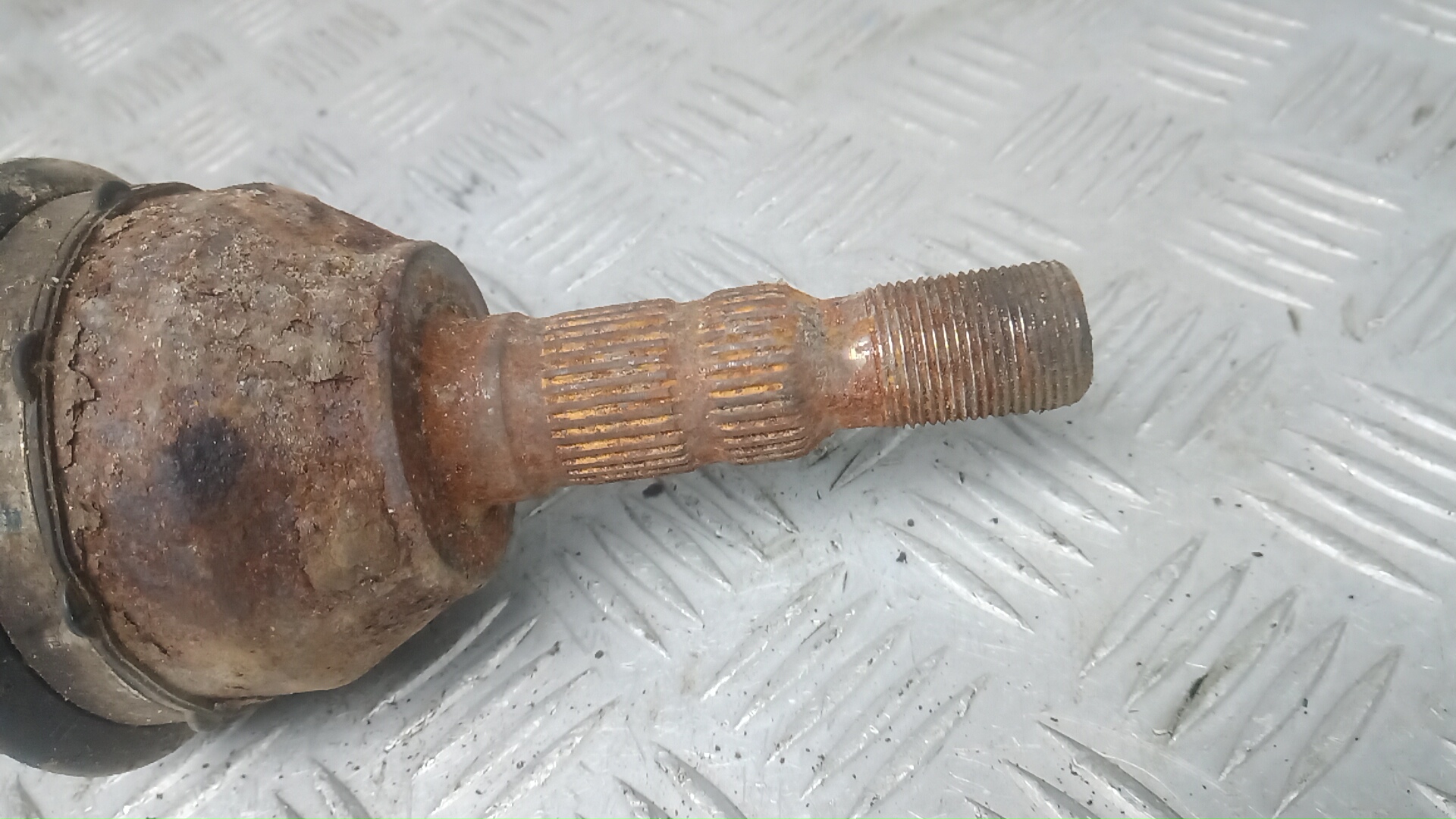 Полуось передняя левая