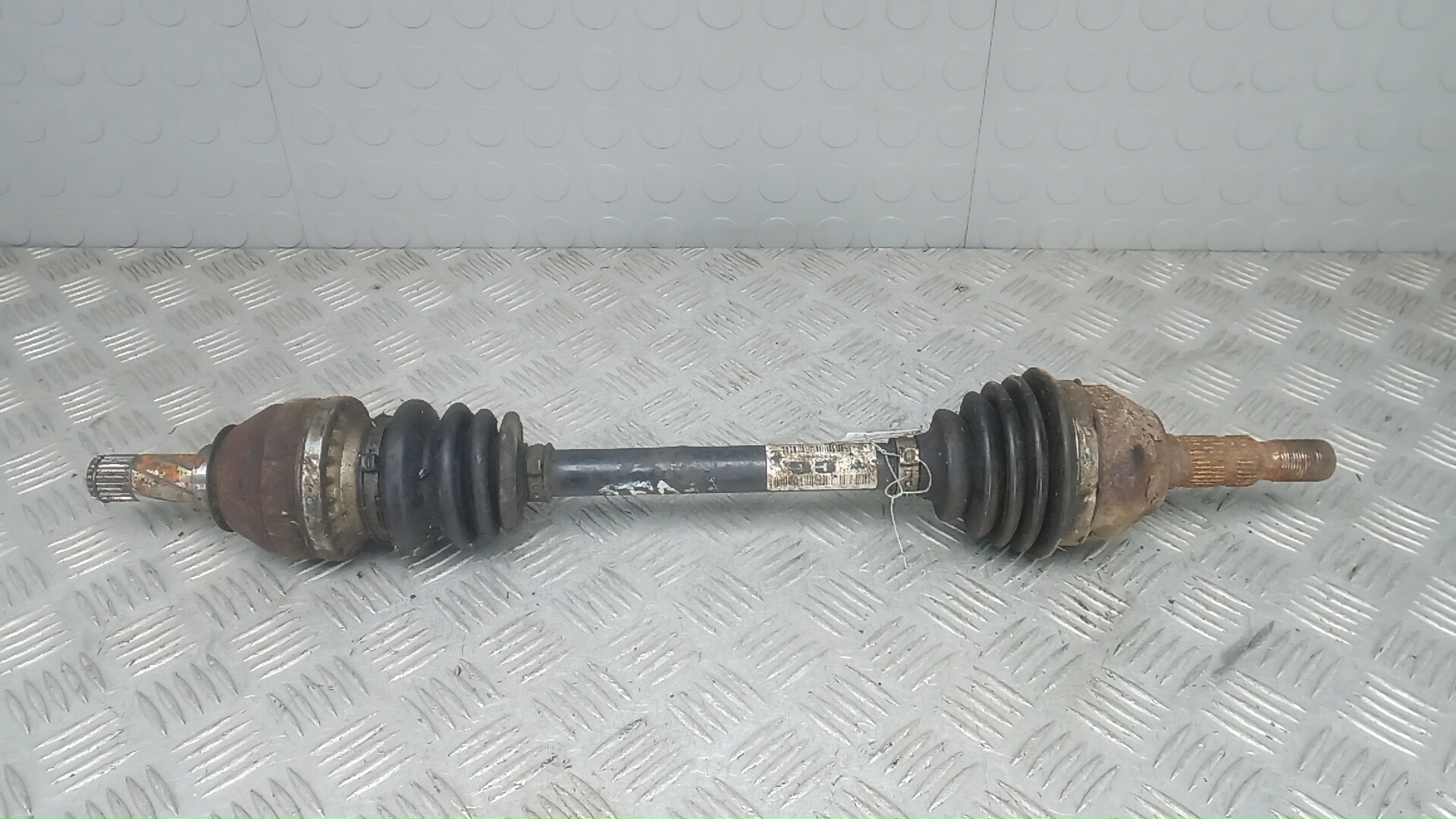 Полуось передняя левая