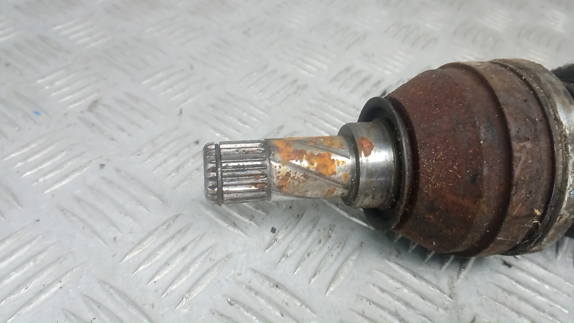 Полуось передняя левая