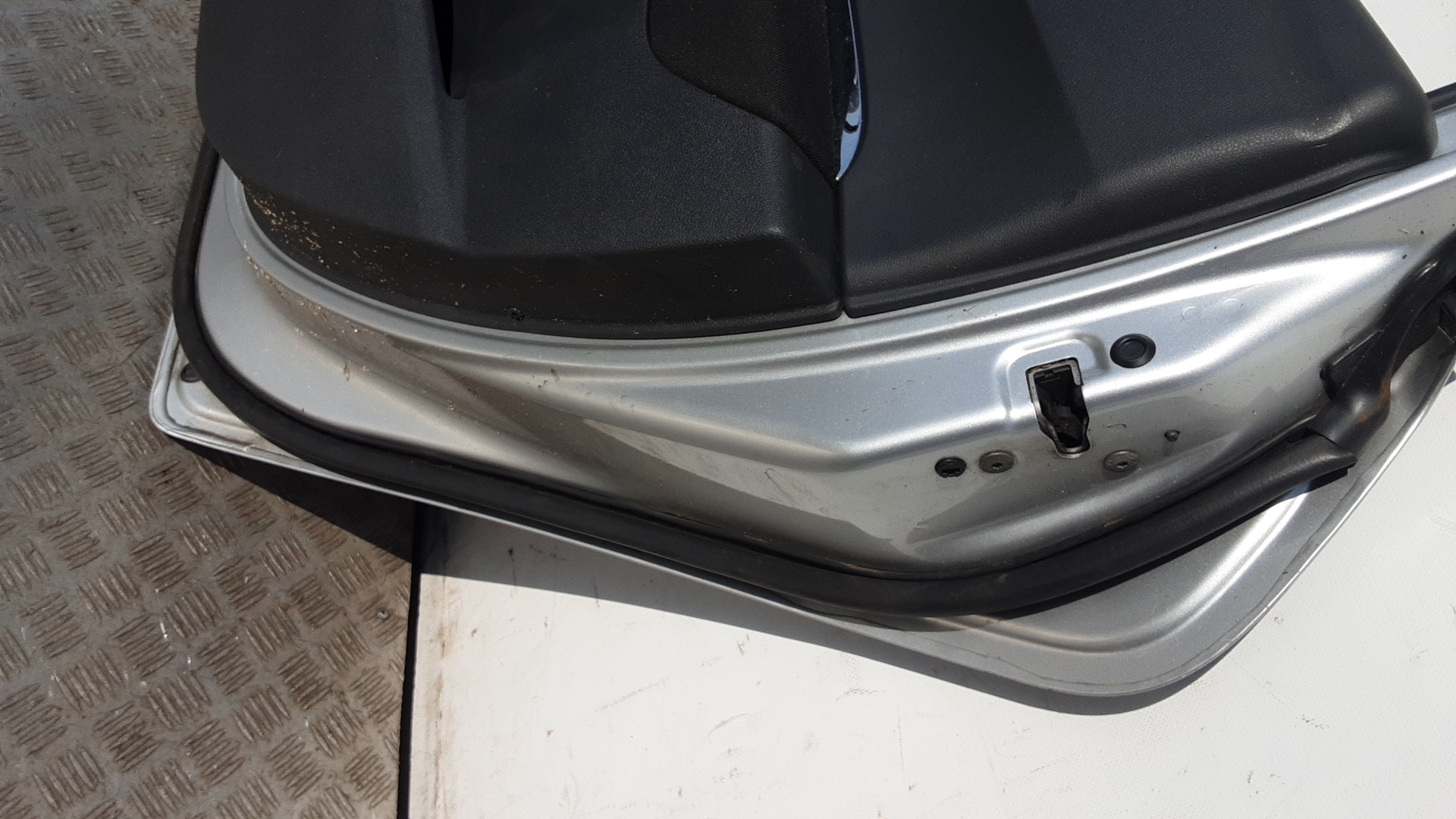 Дверь задняя правая