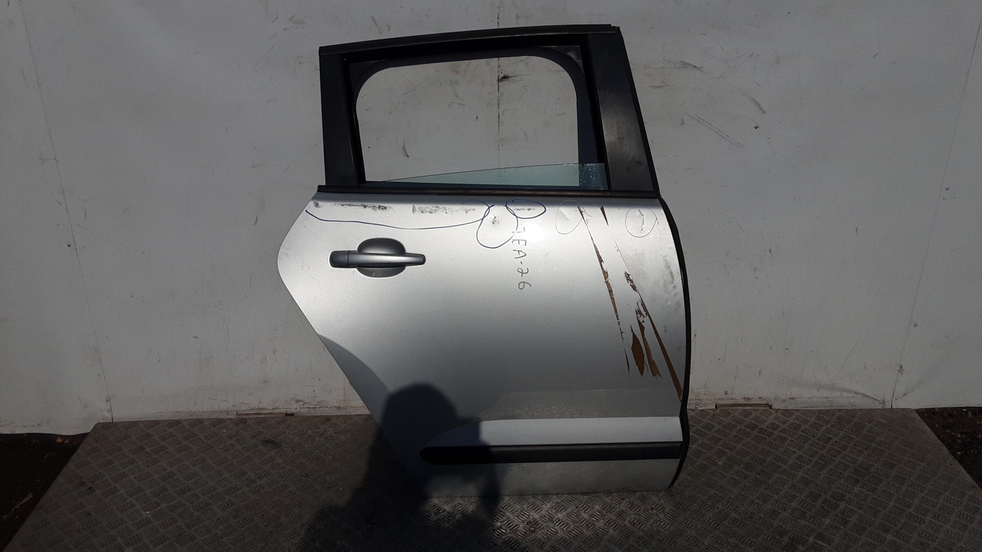 Дверь задняя правая