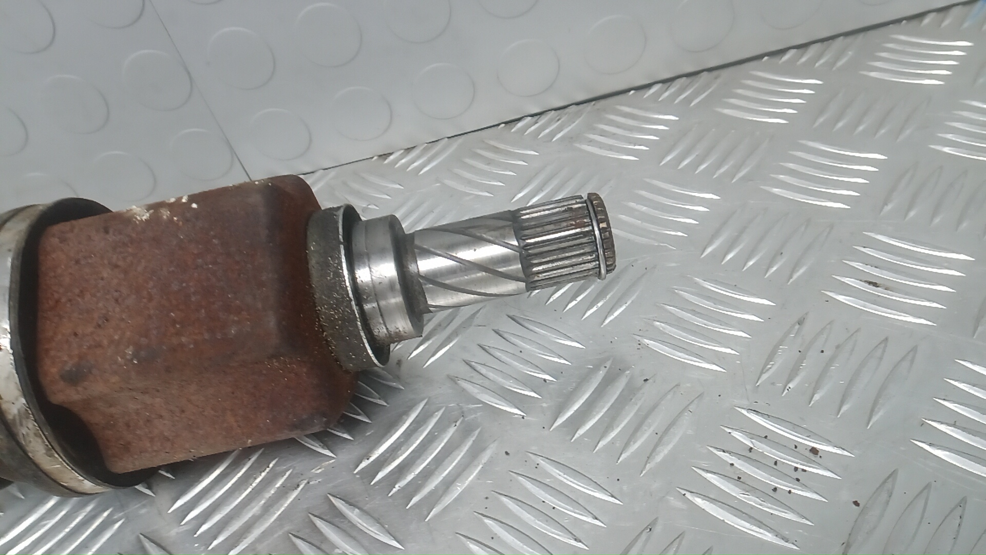 Полуось передняя левая