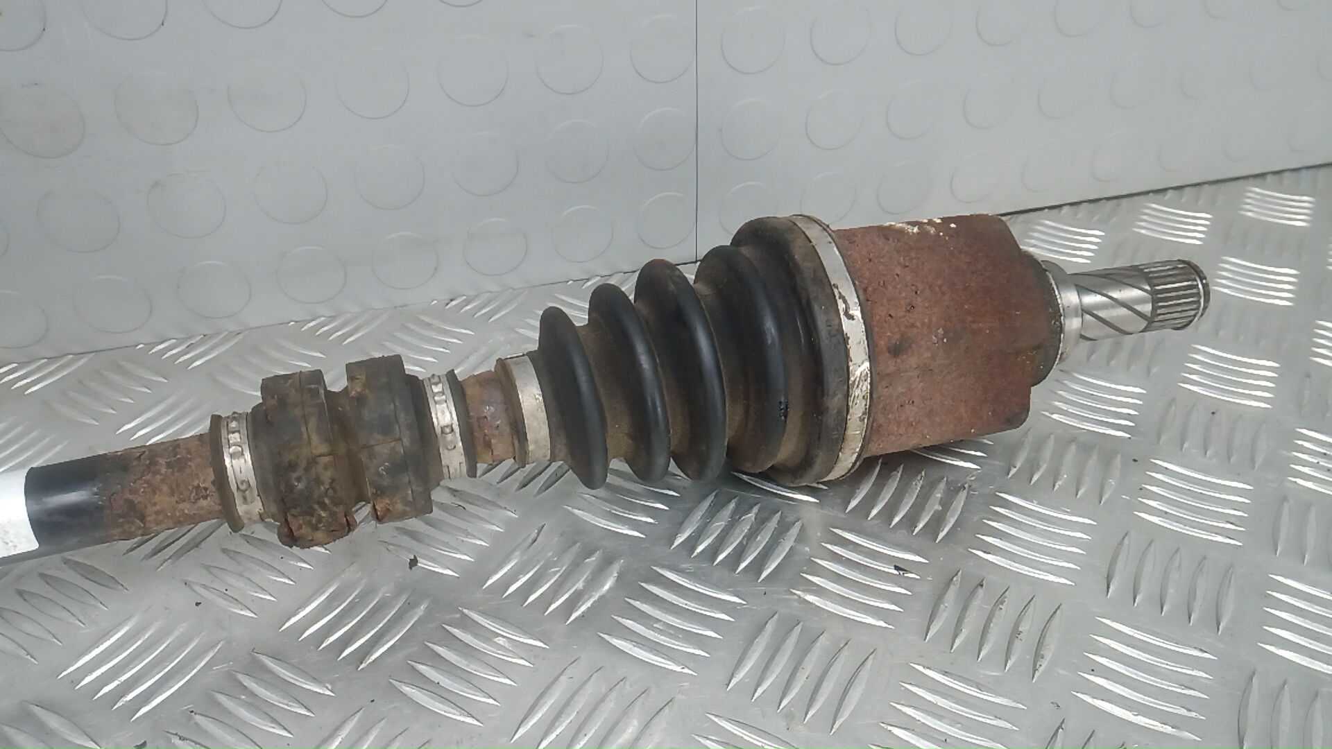 Полуось передняя левая