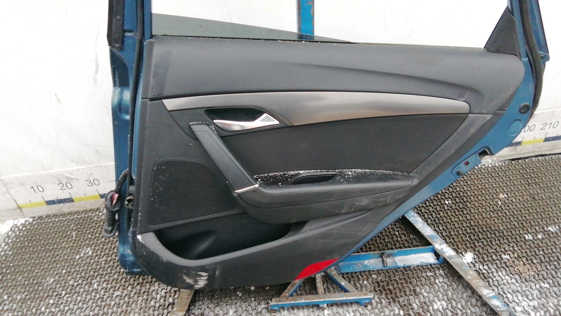 Дверь задняя правая