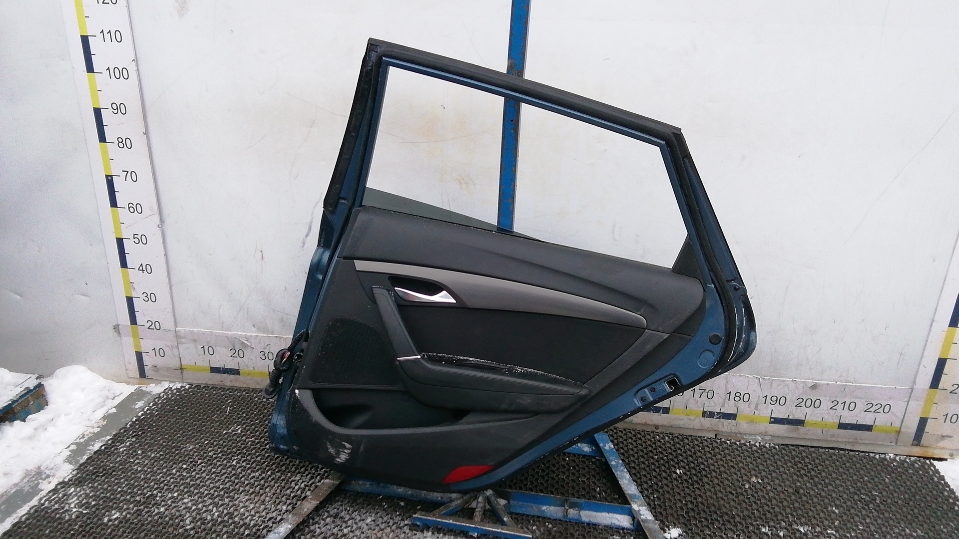 Дверь задняя правая