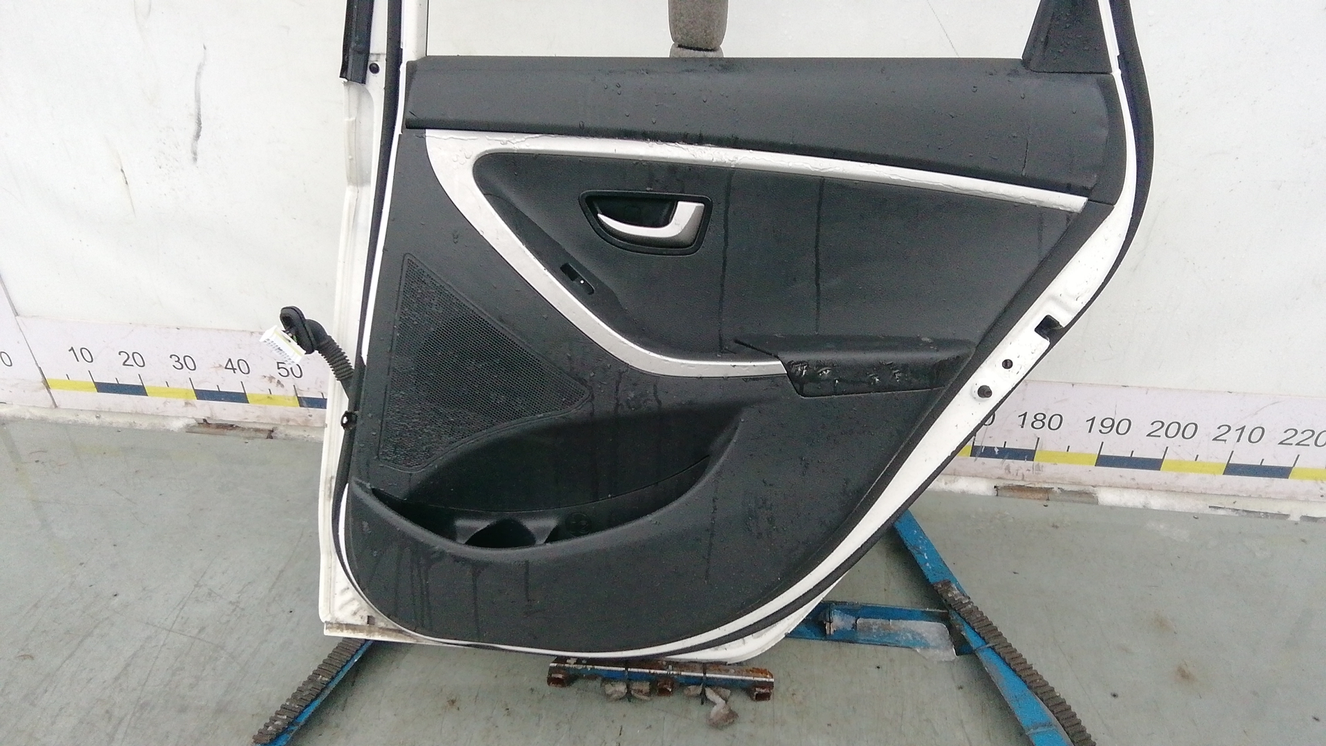 Дверь задняя правая